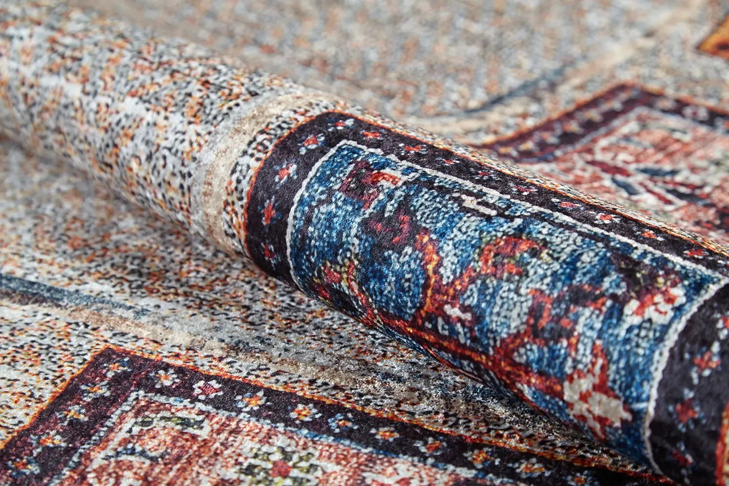 Örgü Saçaklı Bej Toprak Çok Renkli Halı