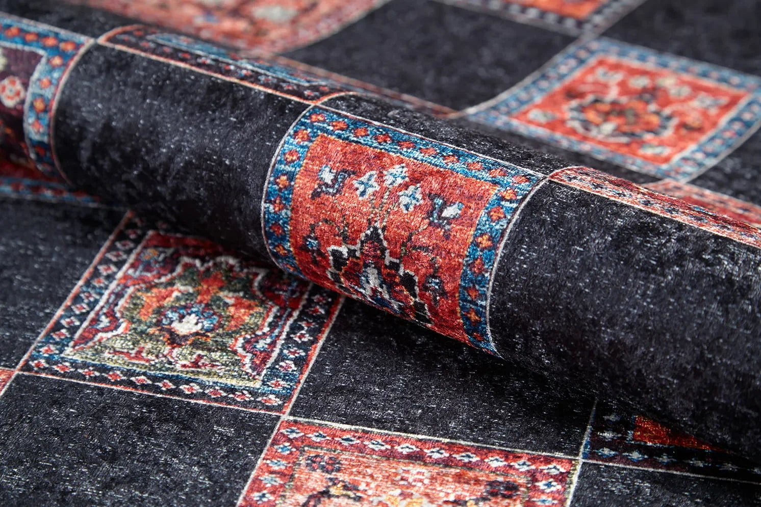 Örgü Saçaklı Çok Renkli Otantik Kare Desenli Halı