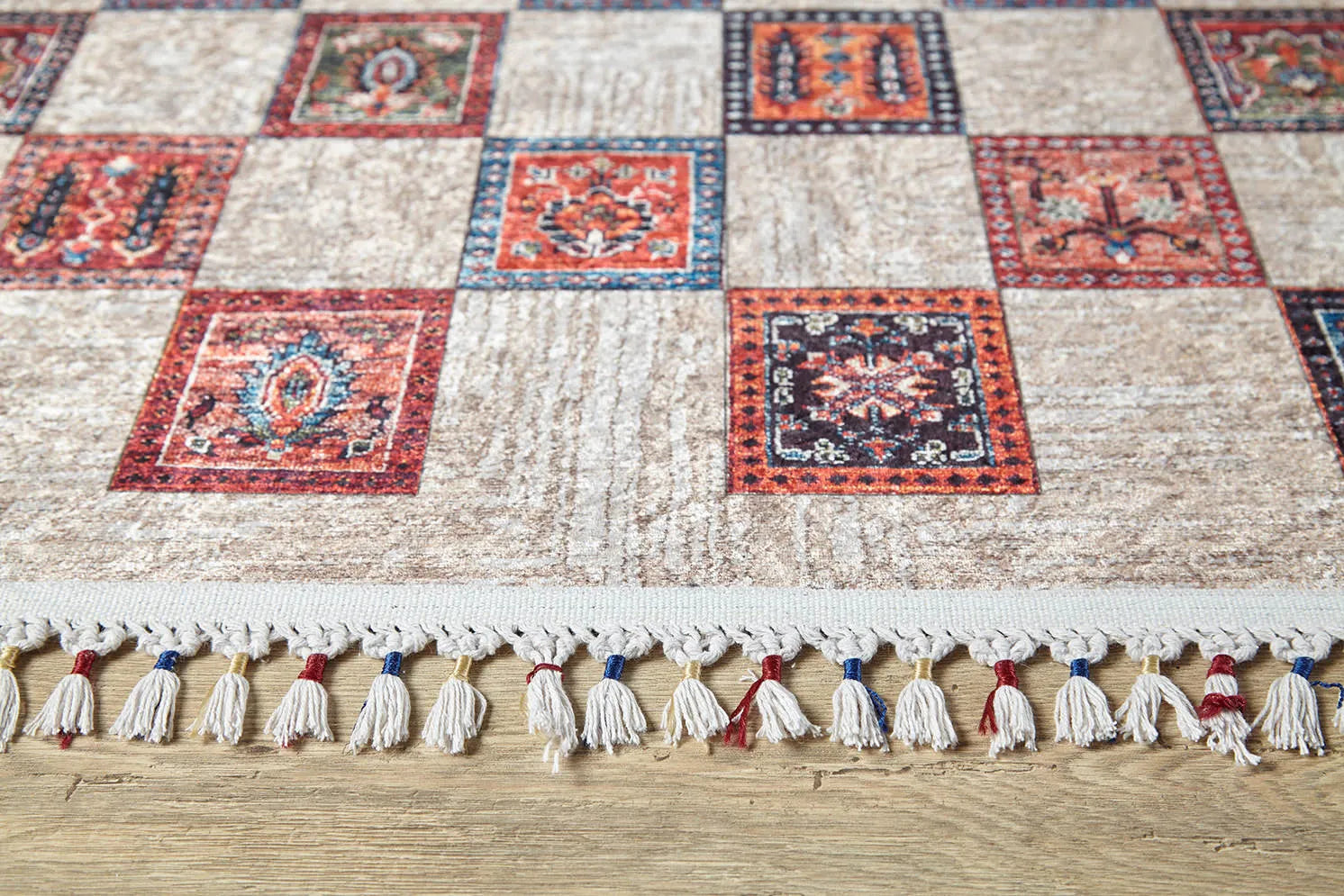 Blassrosa, cremebeige, geometrisch gemusterter Kelim-Teppich