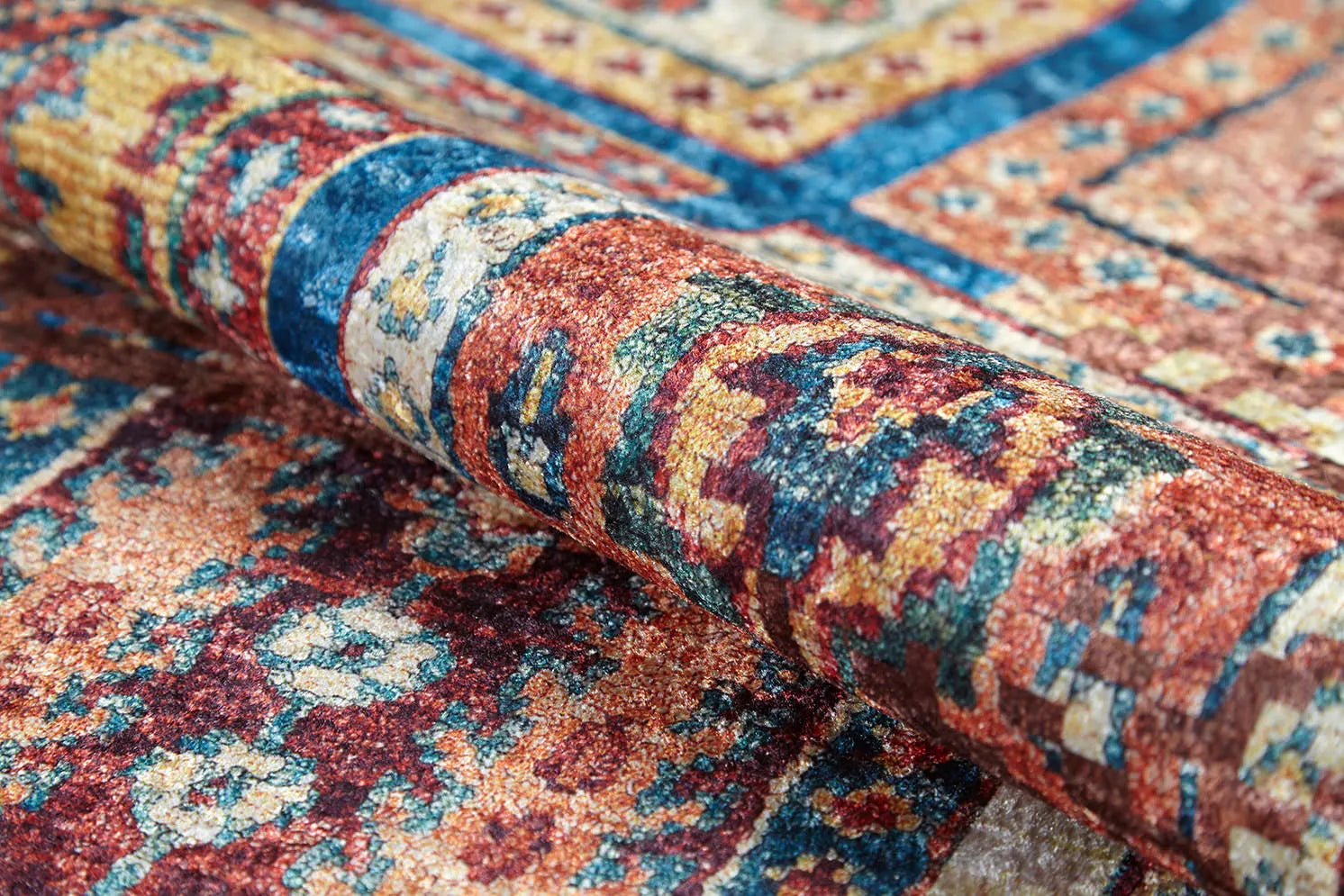 Örgü Saçaklı Çok Renkli Otantik Desenli Halı