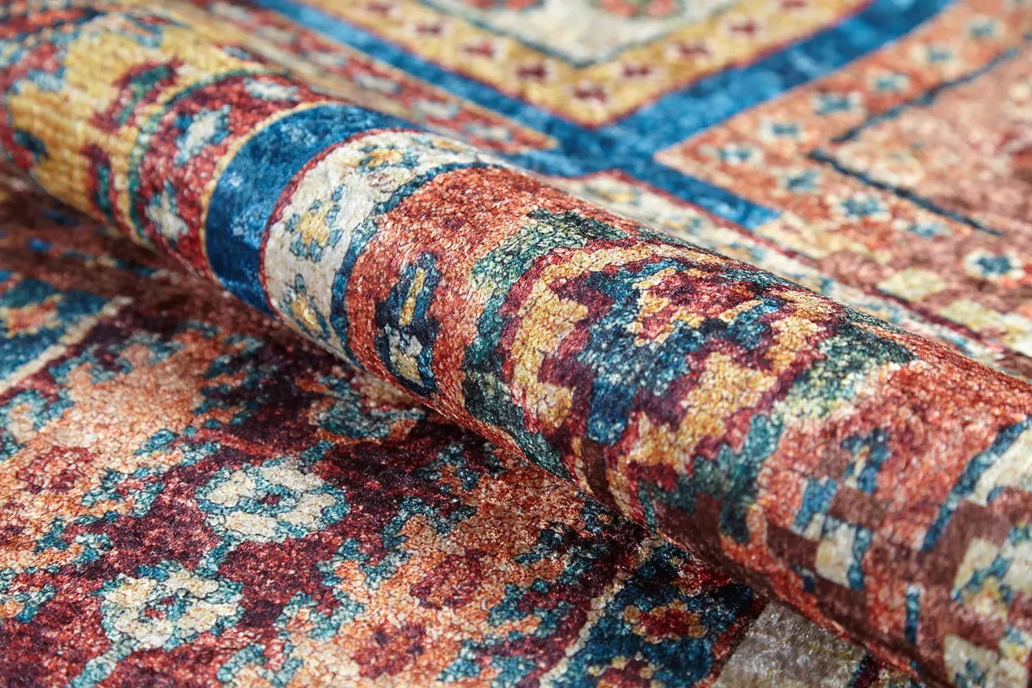 Örgü Saçaklı Çok Renkli Otantik Desenli Halı