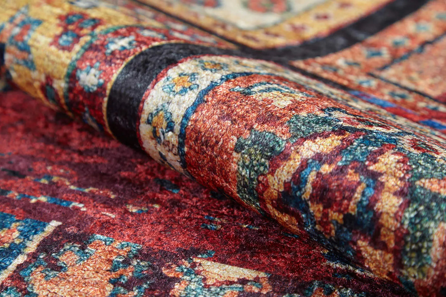 Örgü Saçaklı Kırmızı Otantik Kareli Desenli Halı