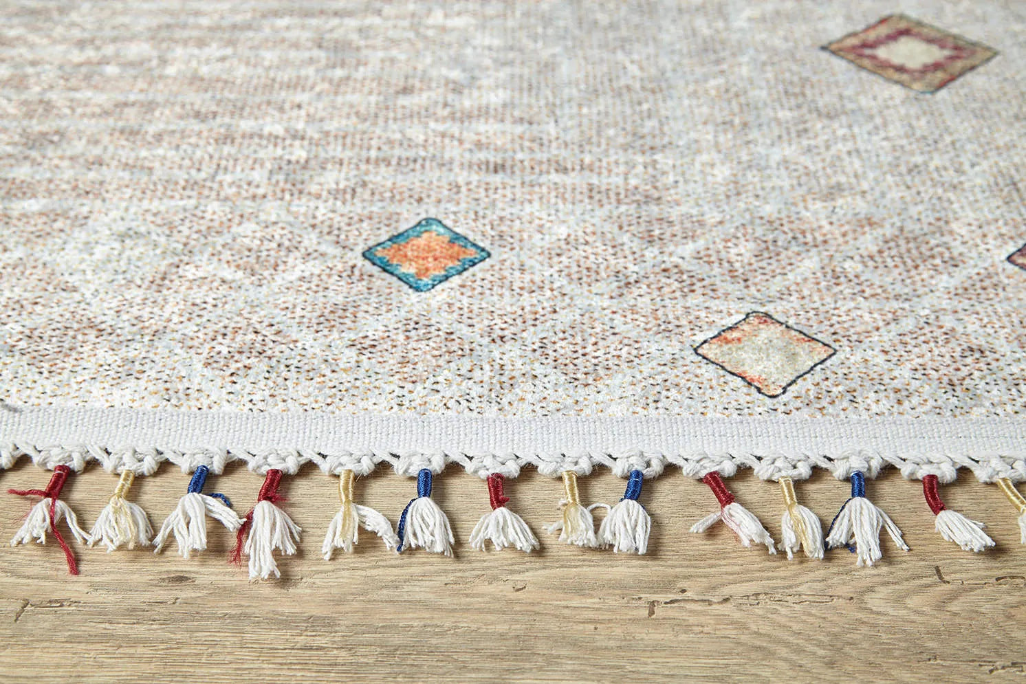 Örgü Saçaklı Bej Minimal Baklava Desenli Halı