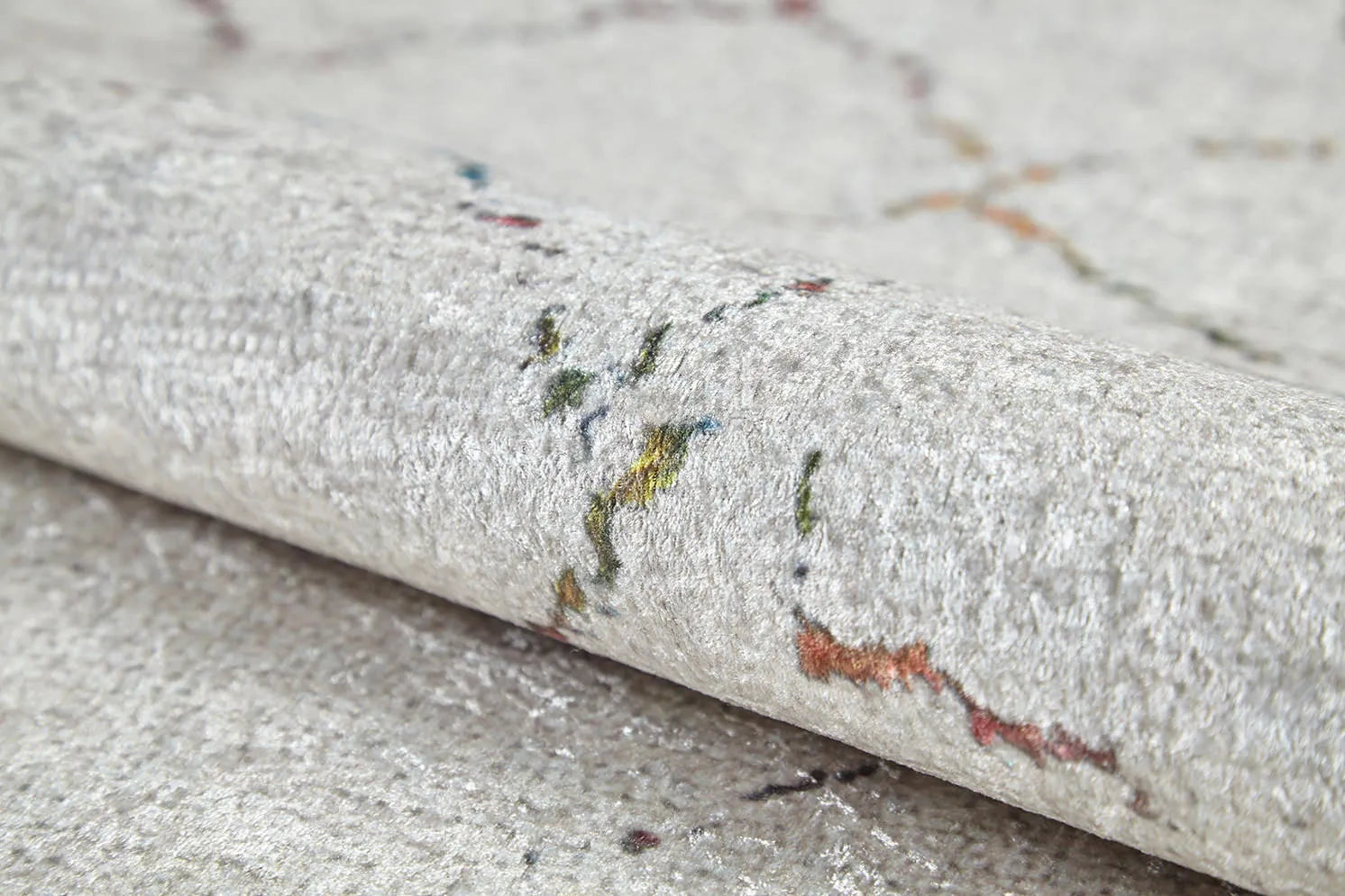 Örgü Saçaklı Bej İnce Çizgili Desenli Halı