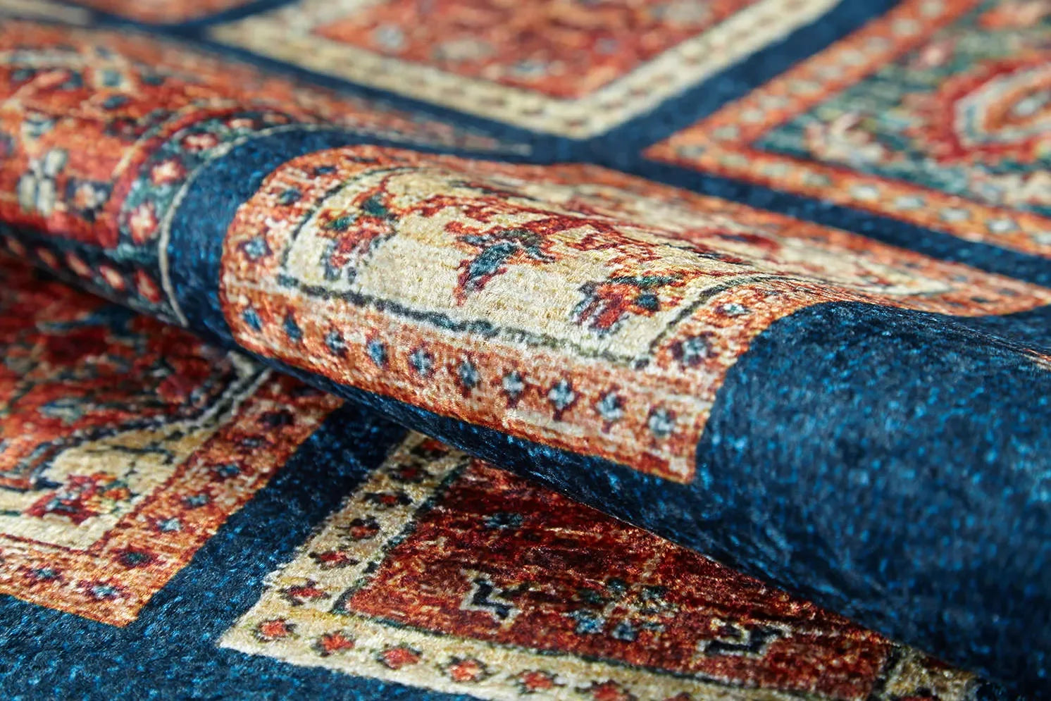 Örgü Saçaklı Mavi Otantik Kareli Bordürlü Halı