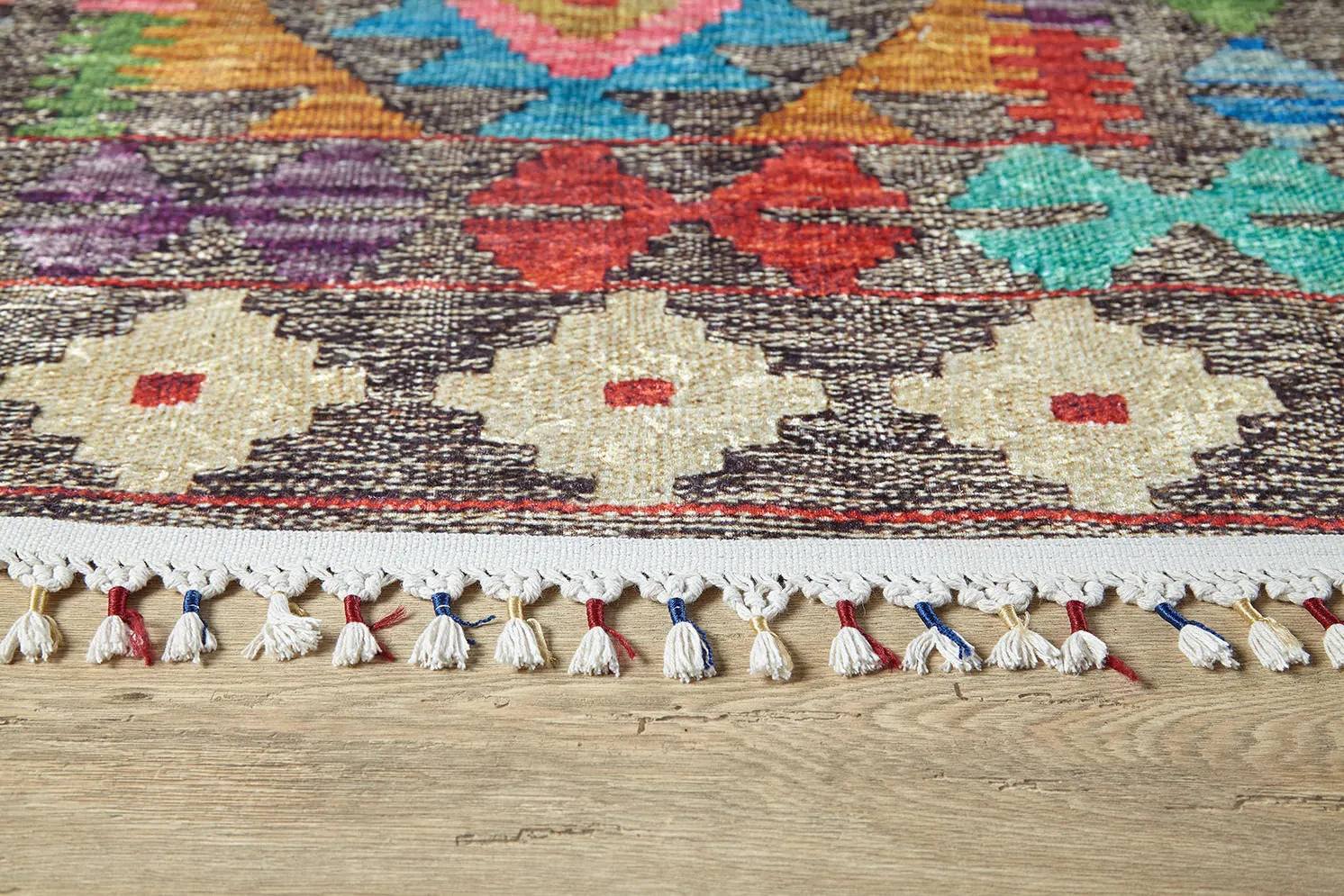 Örgü Saçaklı Çok Renkli Etnik Kilimli Halı