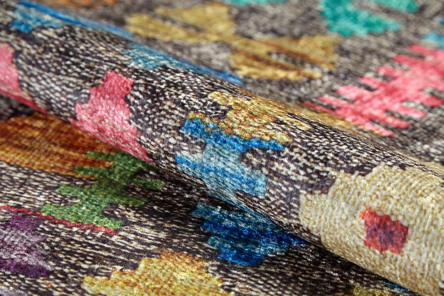 Örgü Saçaklı Çok Renkli Etnik Kilimli Halı