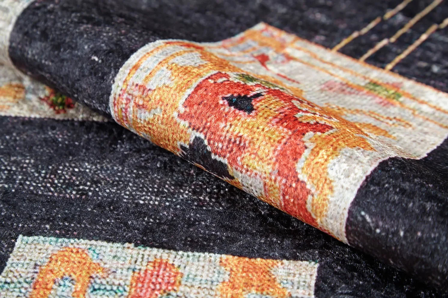 Örgü Saçaklı Koyu Füme Eskitme Kare Desenli Halı