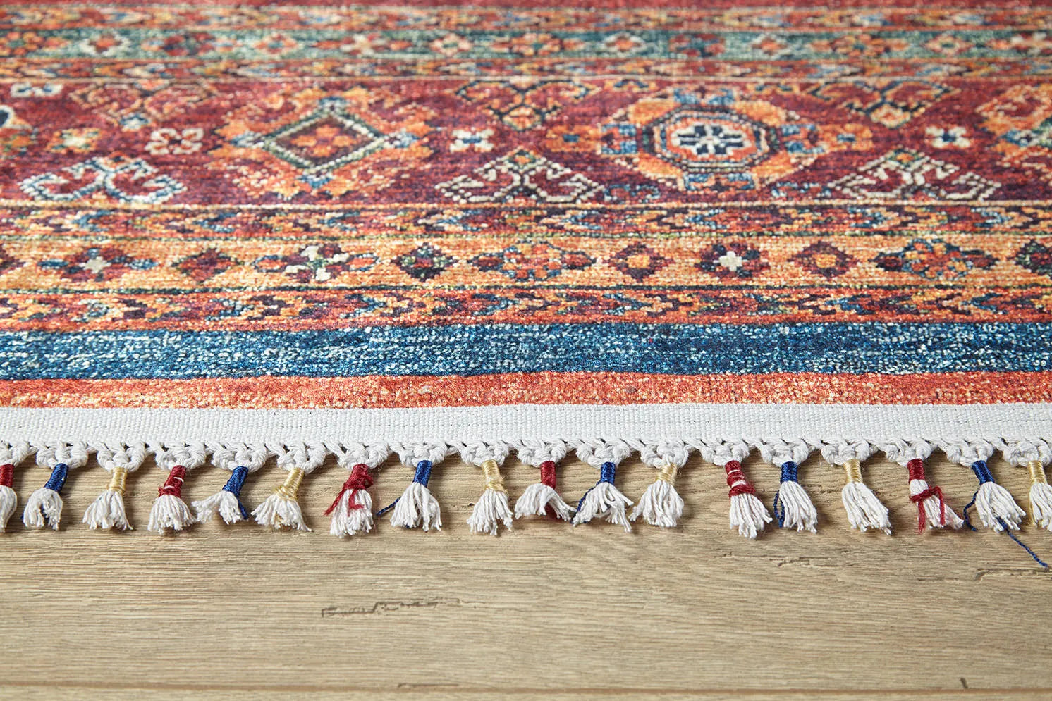 Blassrosa, cremebeige, geometrisch gemusterter Kelim-Teppich