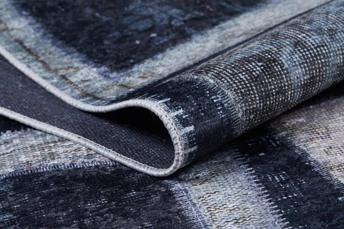 Gri Siyah Çerçeveli Kare Patchwork Halı