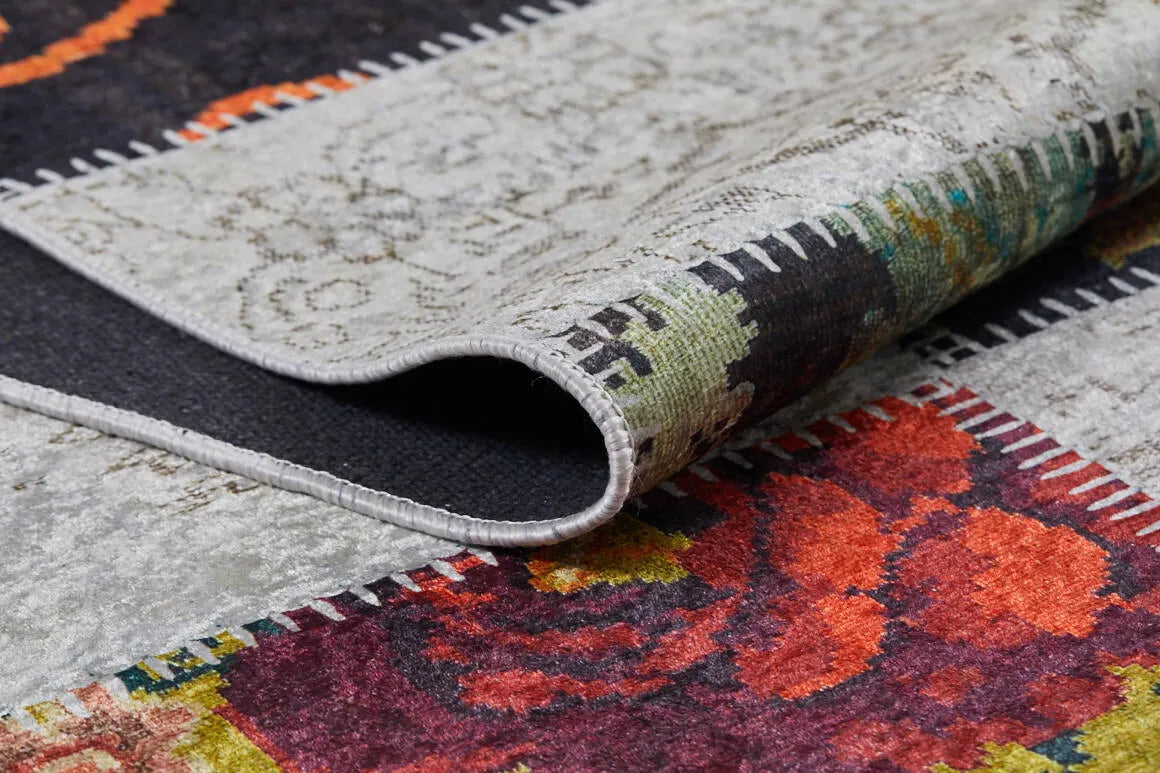 Çok Renkli Çiçekli Patchwork Desenli Halı