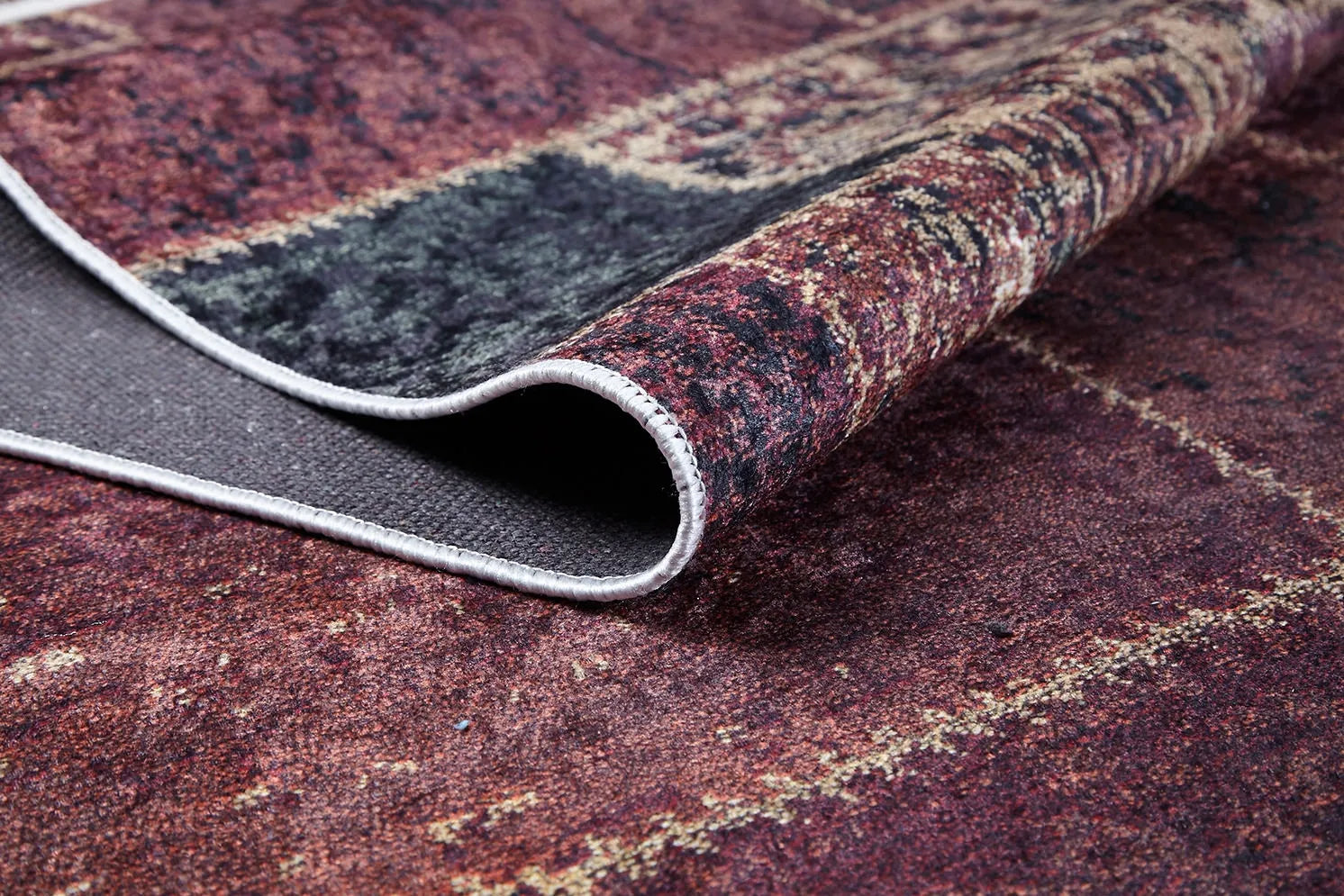 Blassrosa, cremebeige, geometrisch gemusterter Kelim-Teppich