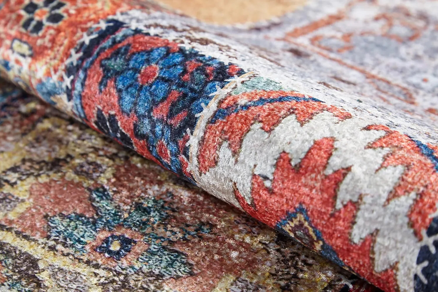 Çok Renkli Eskitme Desenli Patchwork Halı