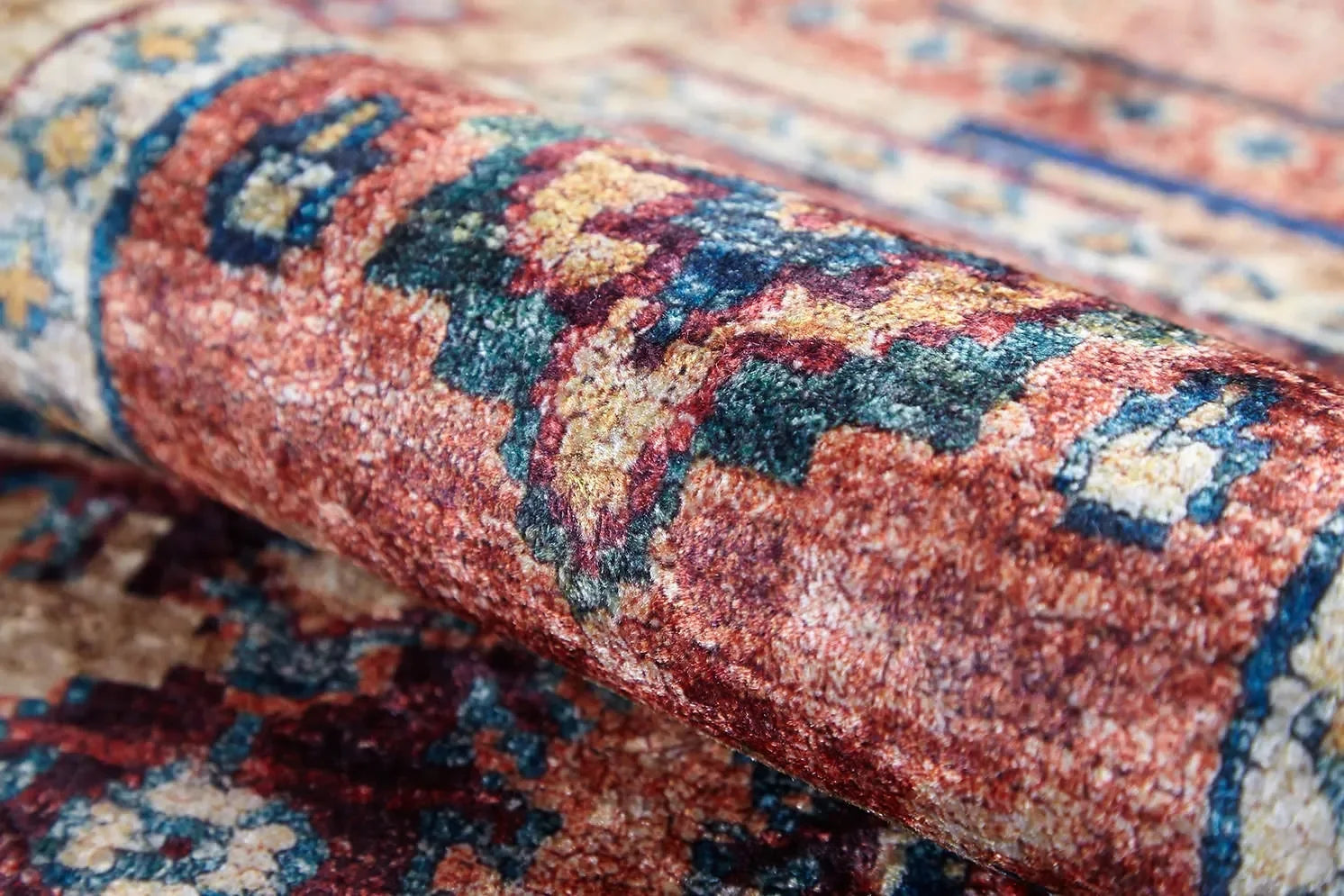 Bej Otantik Kareli Desenli Eskitme Halı