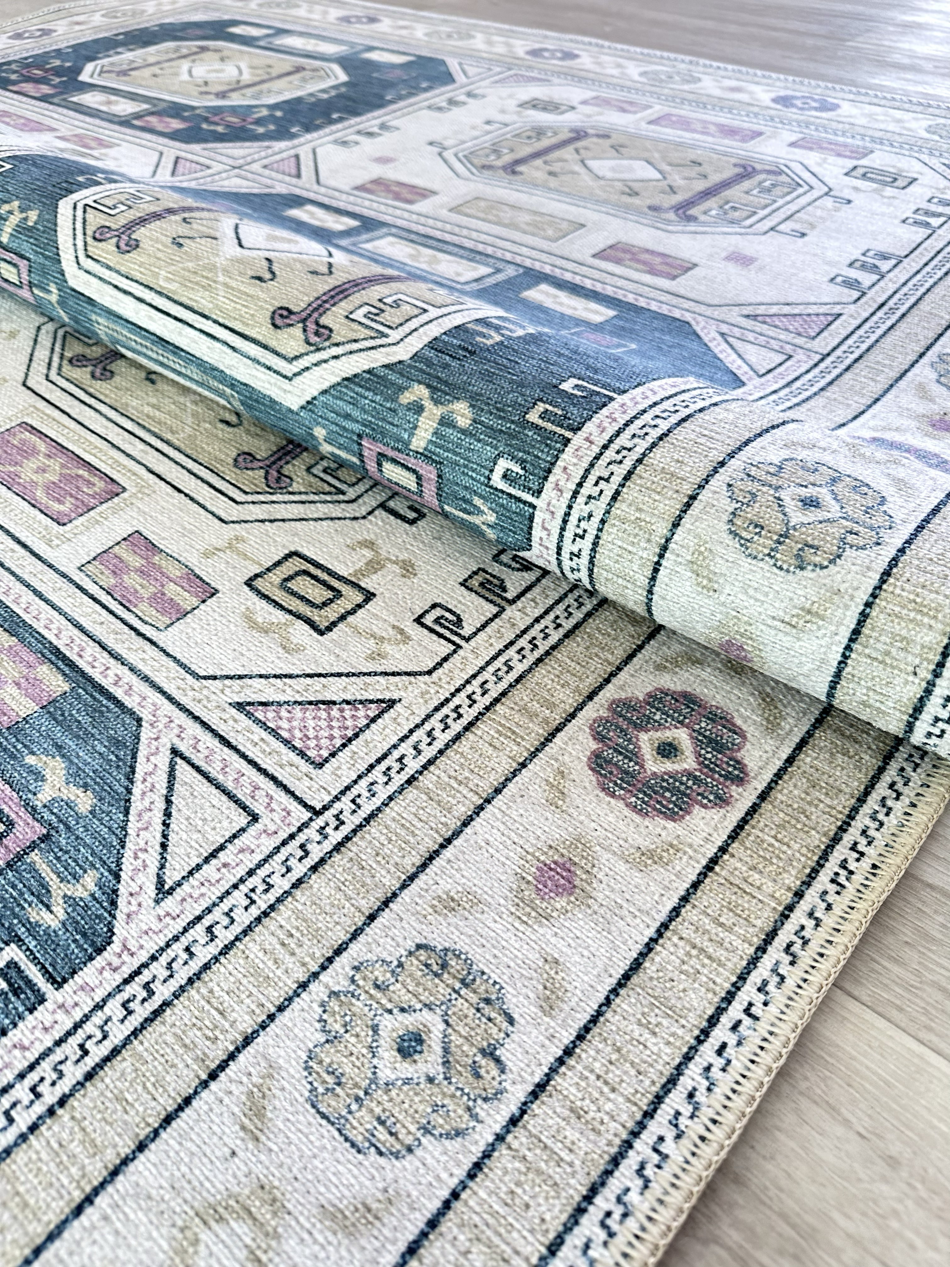 Uşak Blau-Roter Vintage-Kelim-Teppich