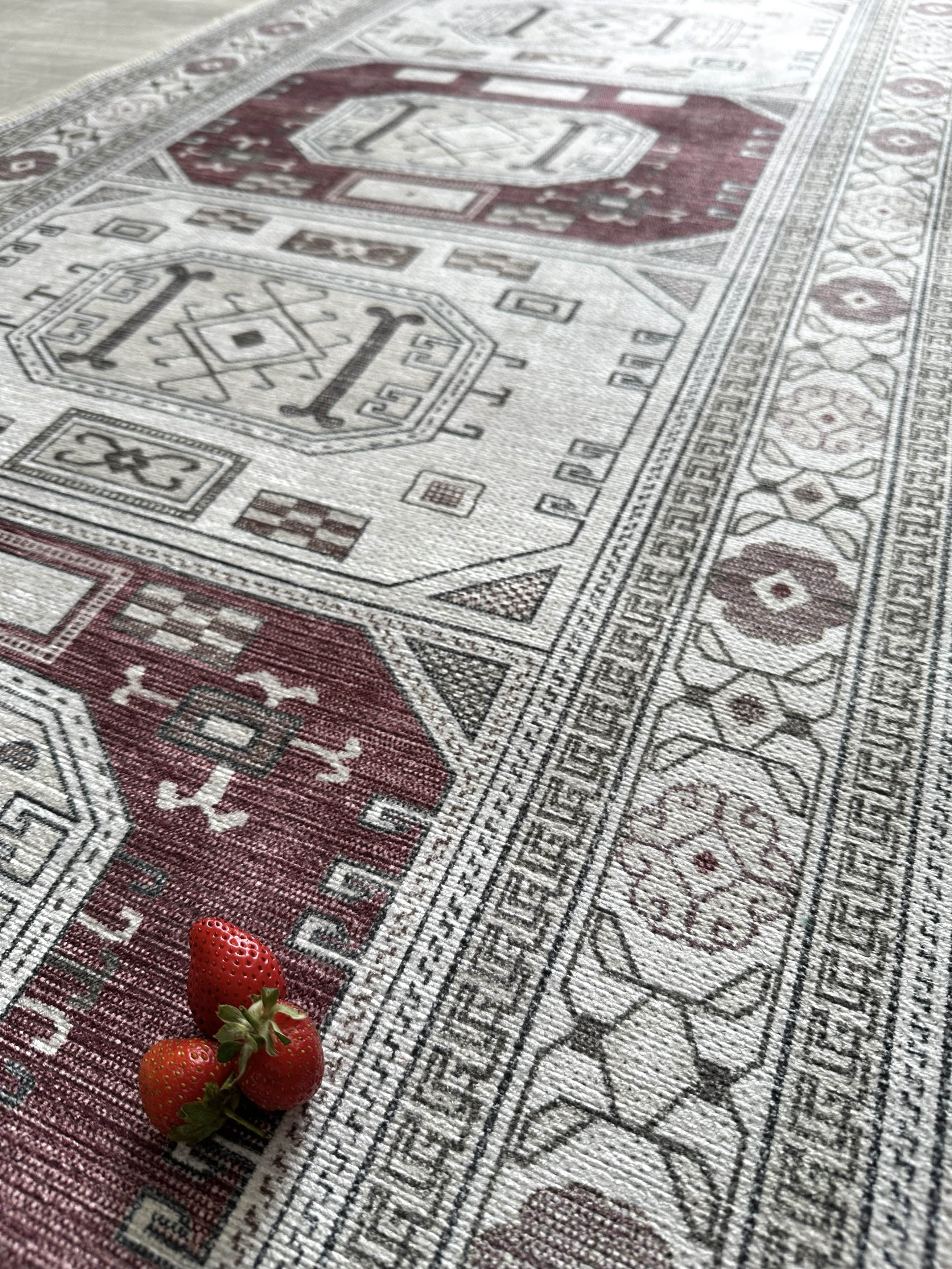 Geometrik Panel Desenli Krem ve Bordo Etnik Halı