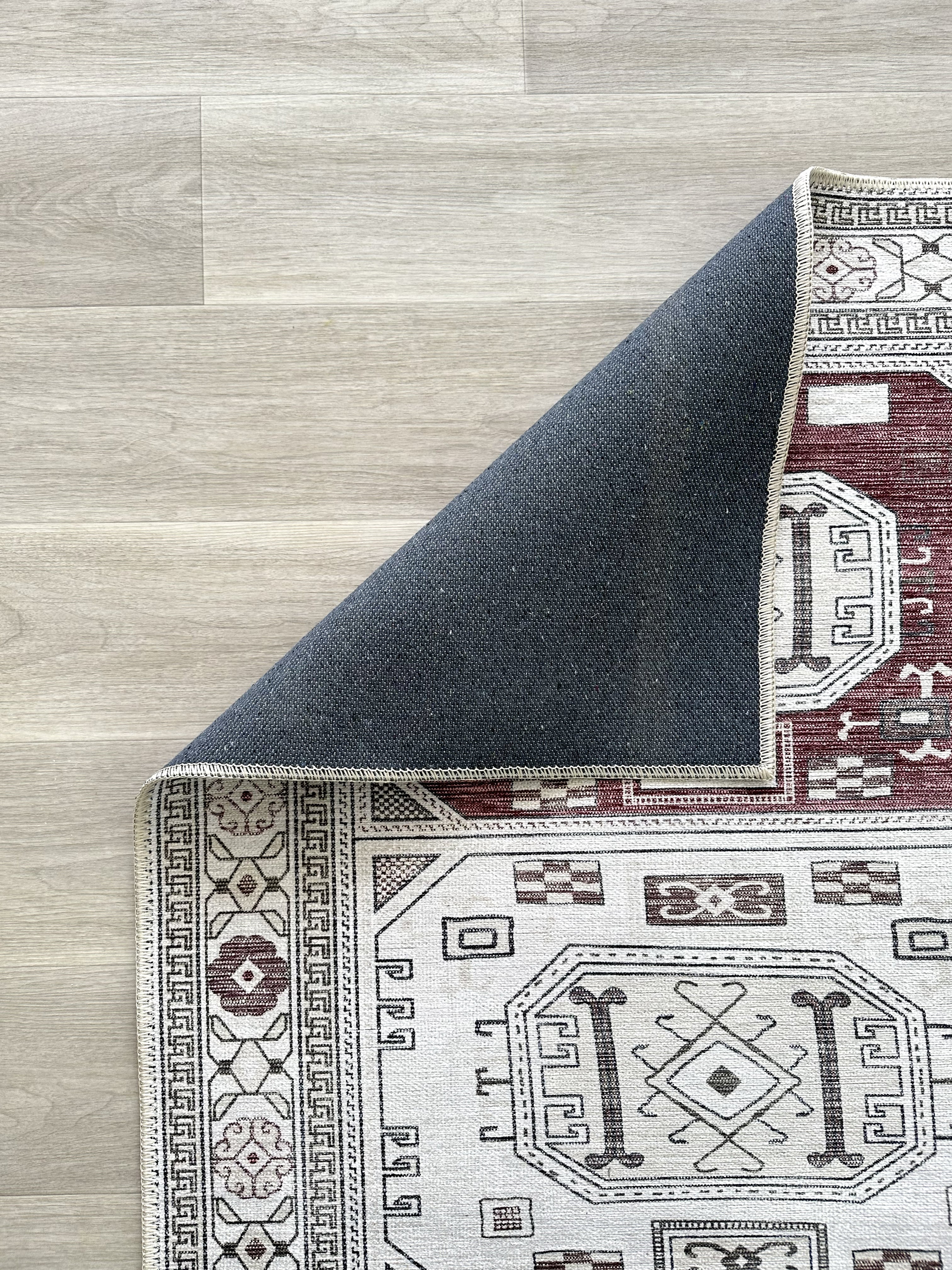 Geometrik Panel Desenli Krem ve Bordo Etnik Halı