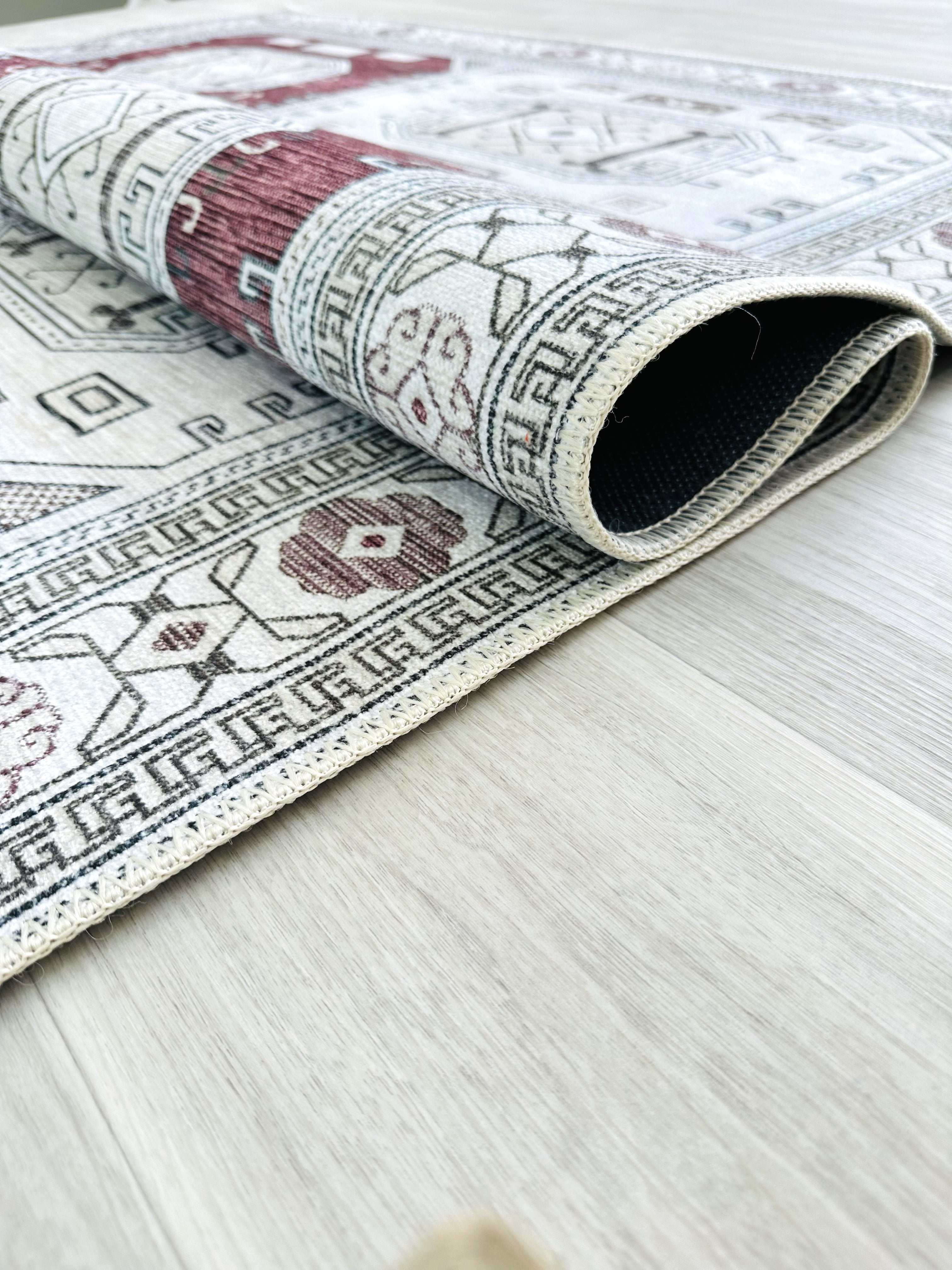 Geometrik Panel Desenli Krem ve Bordo Etnik Halı