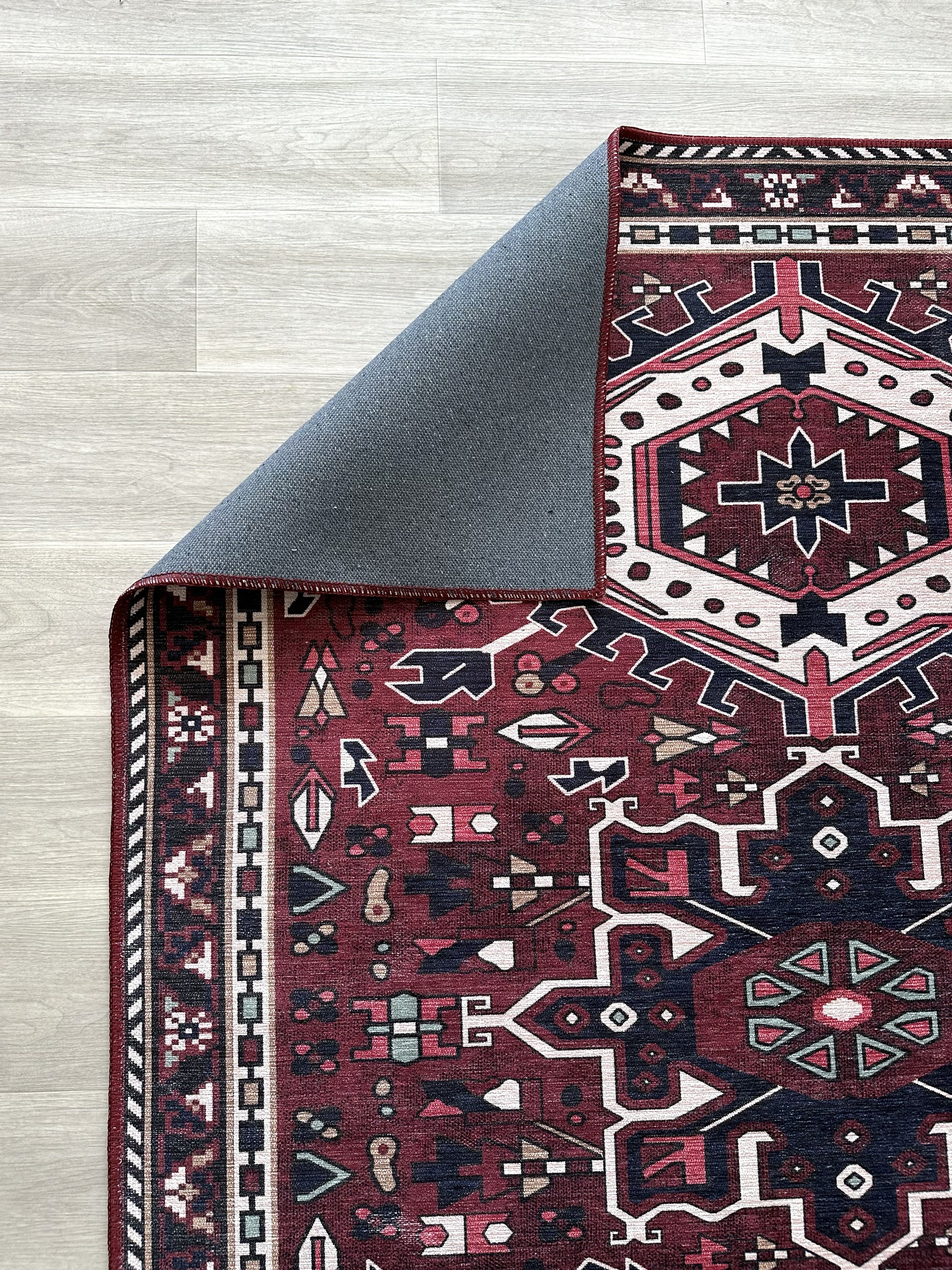 Geleneksel Kabile Desenli Bordo ve Lacivert Etnik Halı - AR851RR