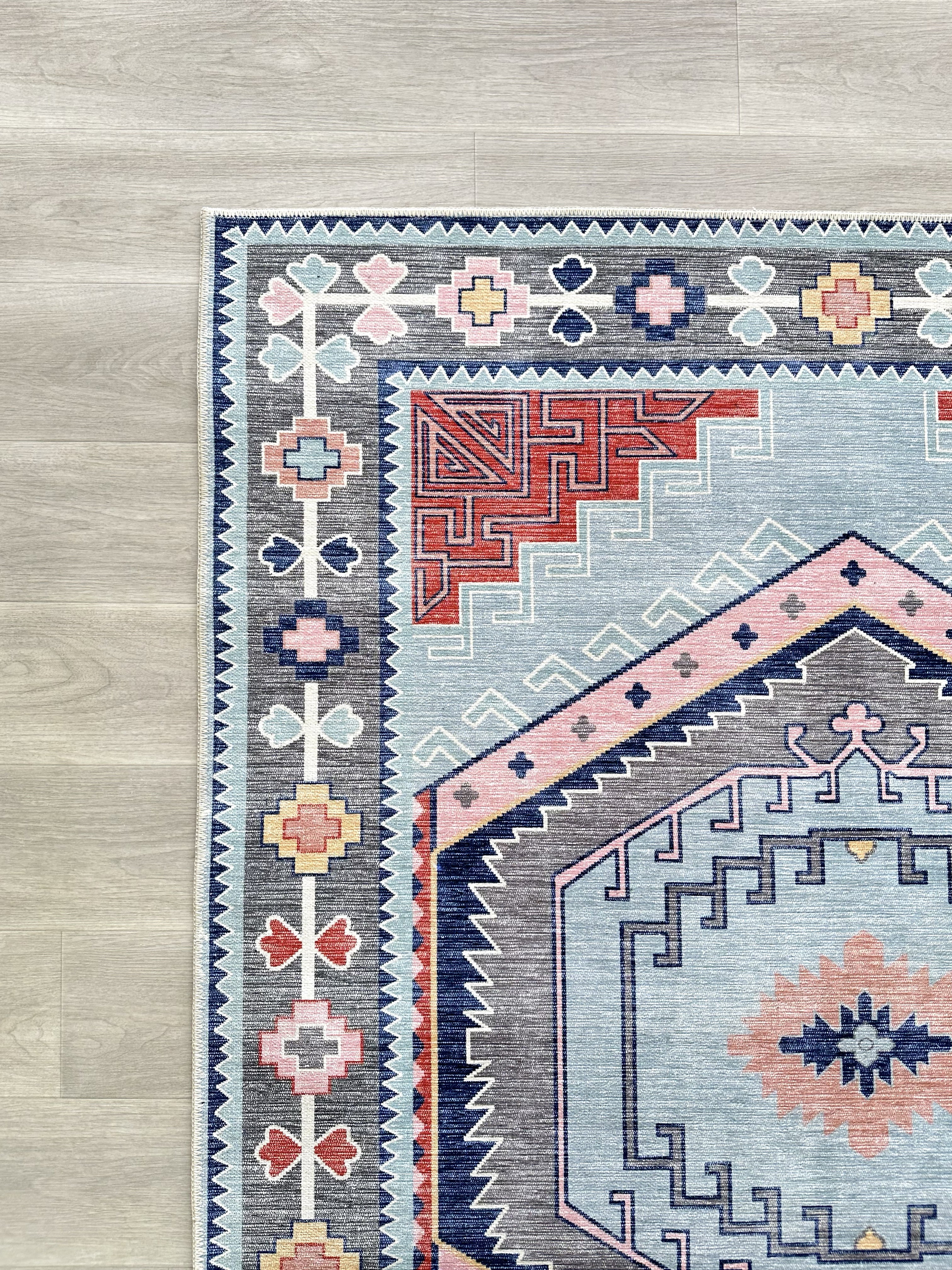 Geometrik Madalyon Desenli Mavi ve Pembe Etnik Halı