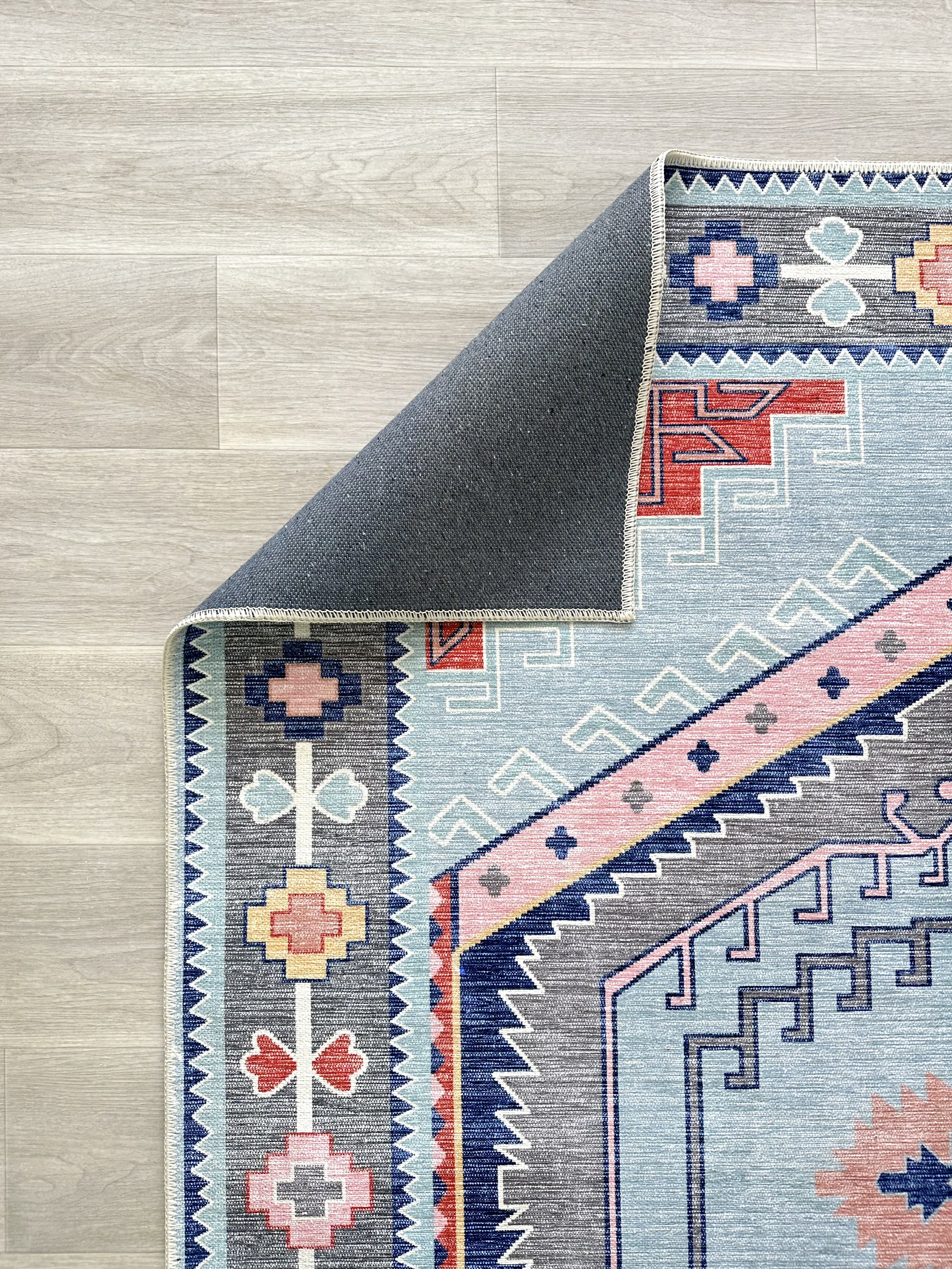 Geometrik Madalyon Desenli Mavi ve Pembe Etnik Halı