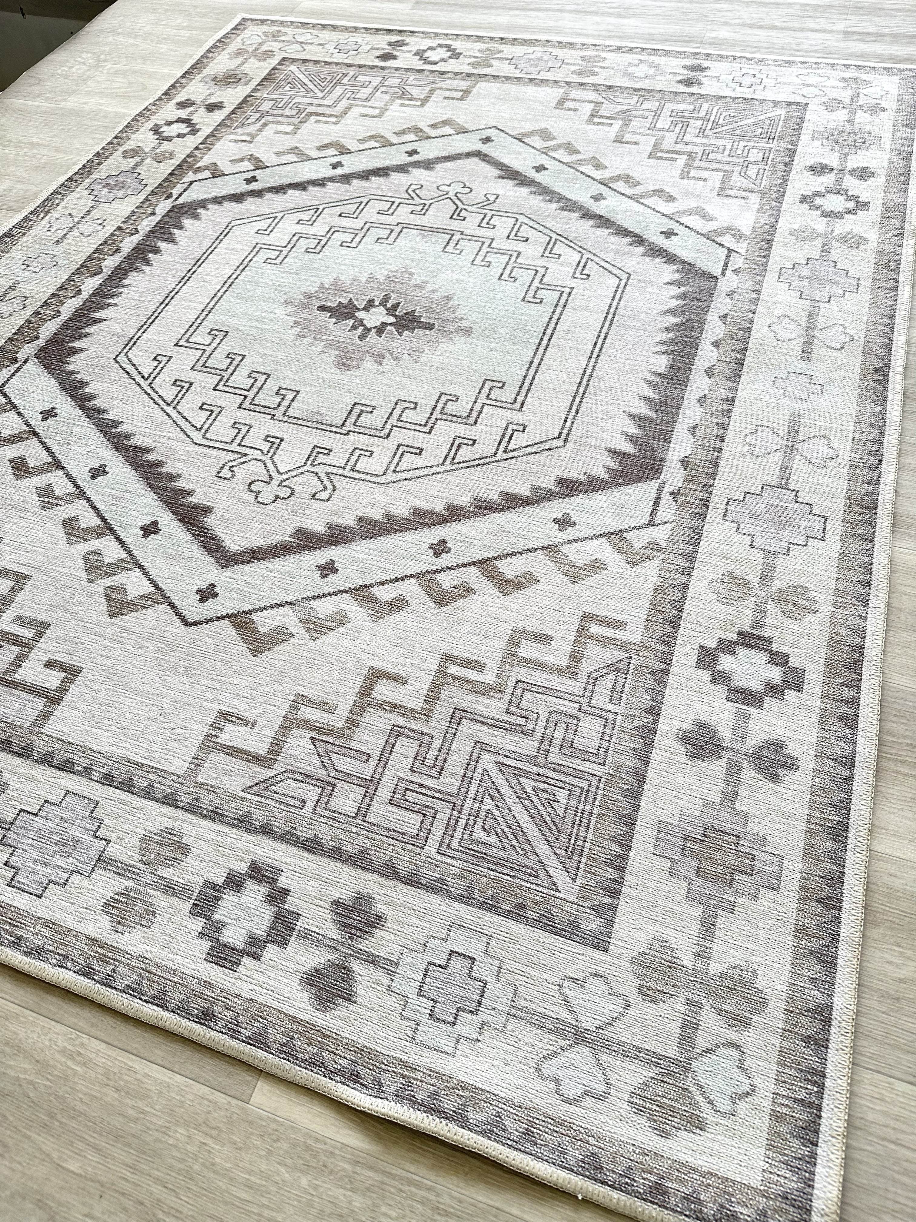 Geometrik Madalyon Desenli Kahverengi ve Krem Etnik Halı - AR856BC