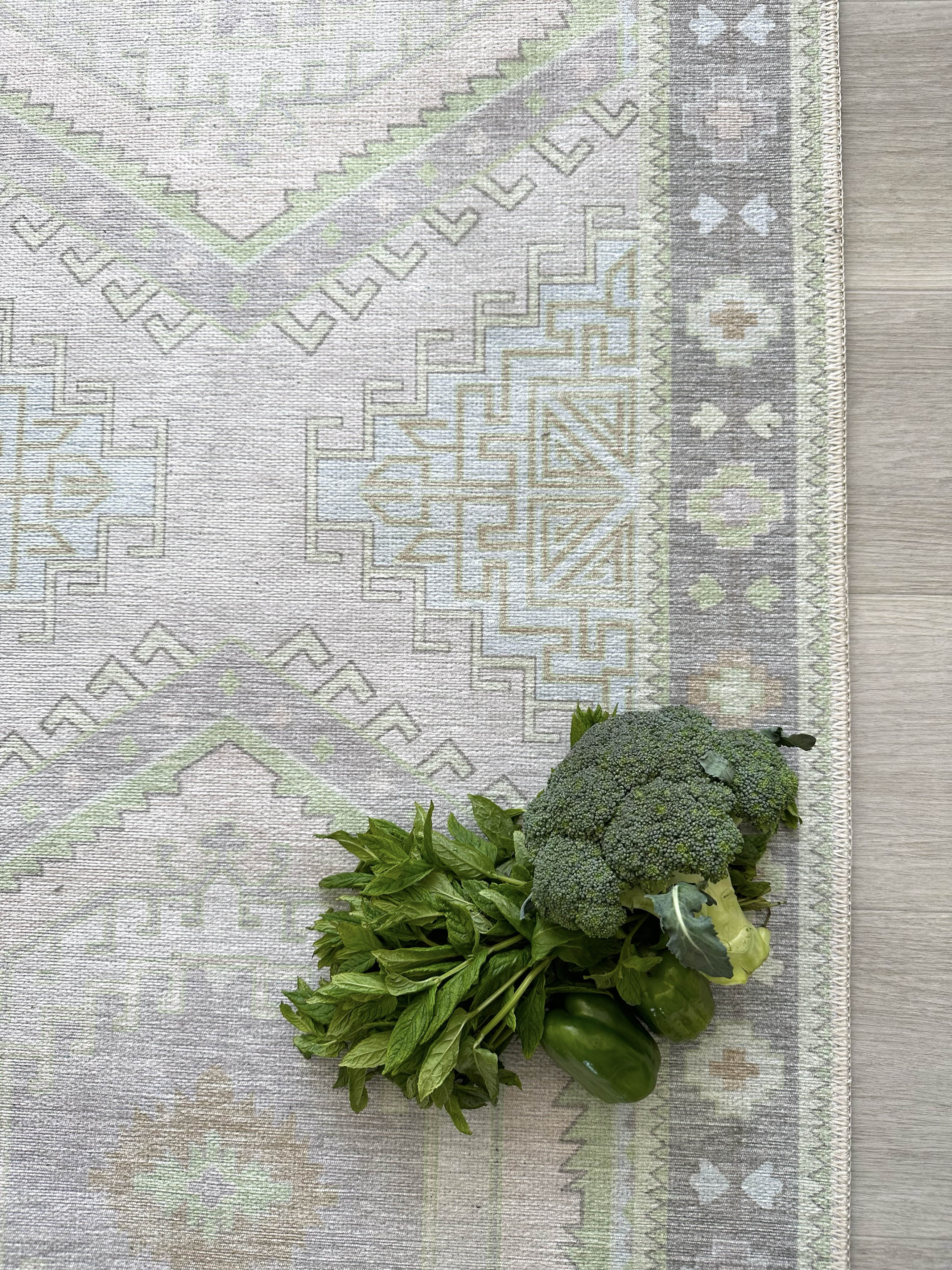 Geometrik Madalyon Desenli Mint Yeşili ve Gri Etnik Halı
