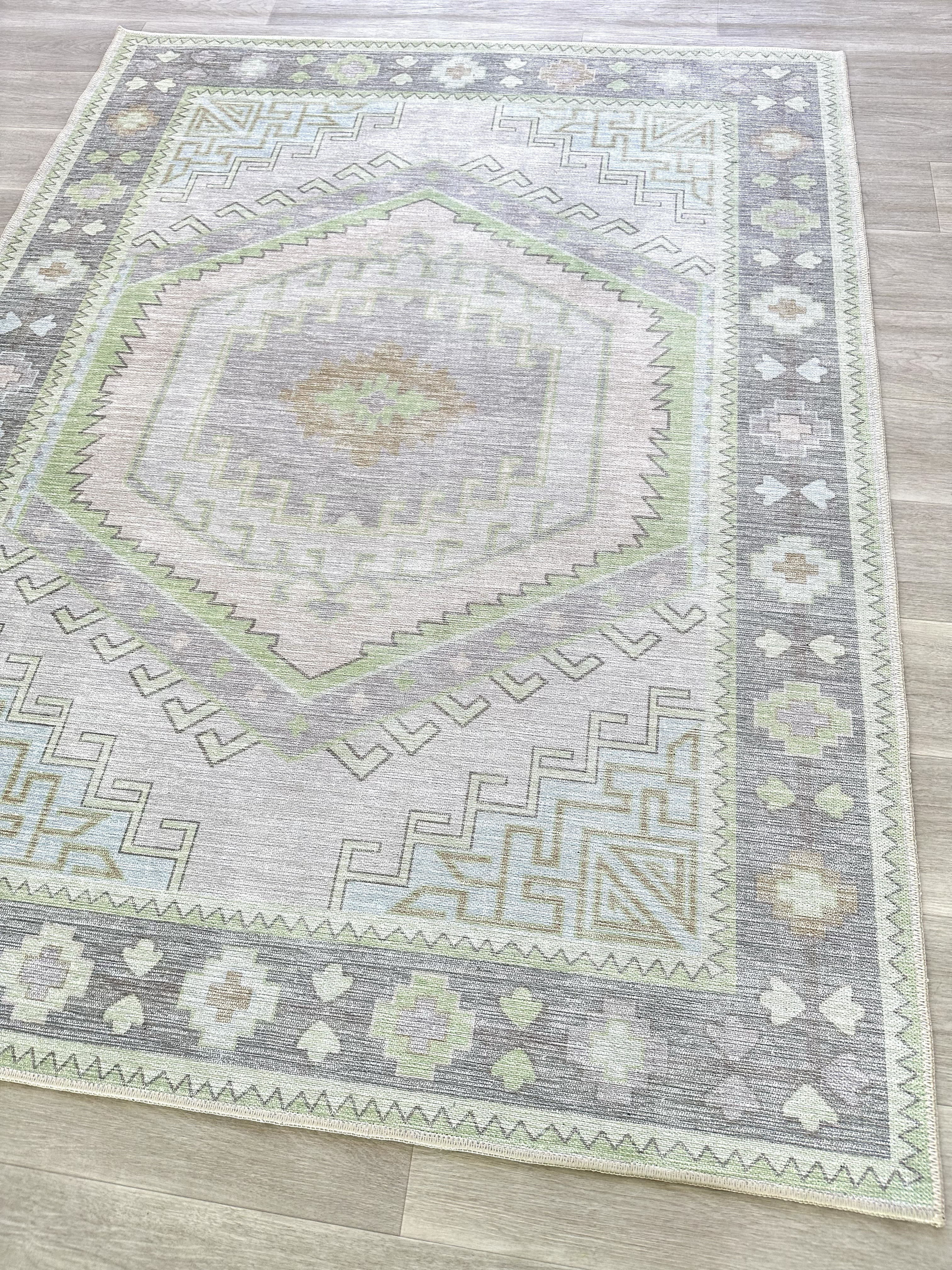 Geometrik Madalyon Desenli Mint Yeşili ve Gri Etnik Halı