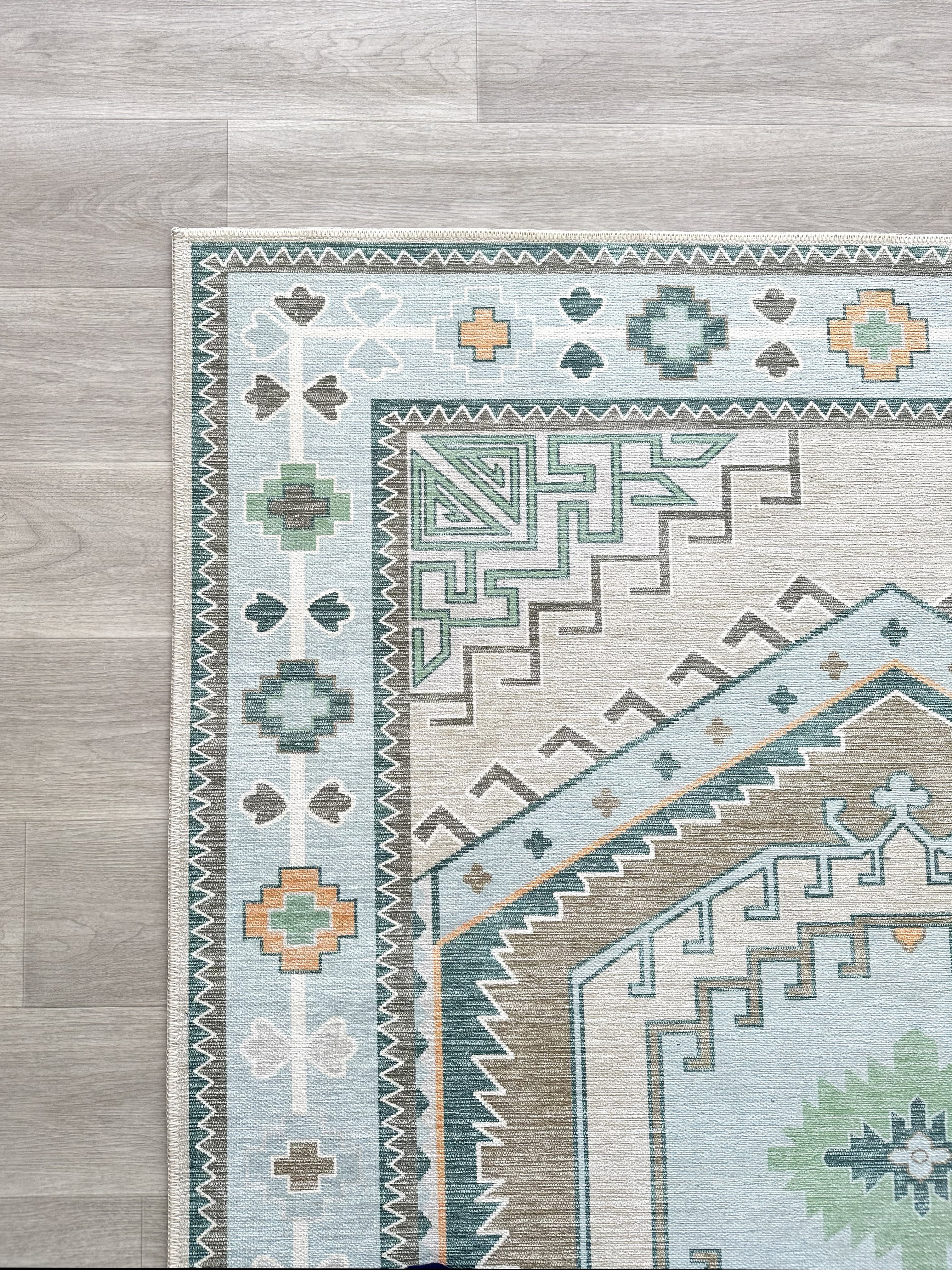 Geometrik Madalyon Desenli Açık Mavi Ve Su Yeşili Etnik Halı