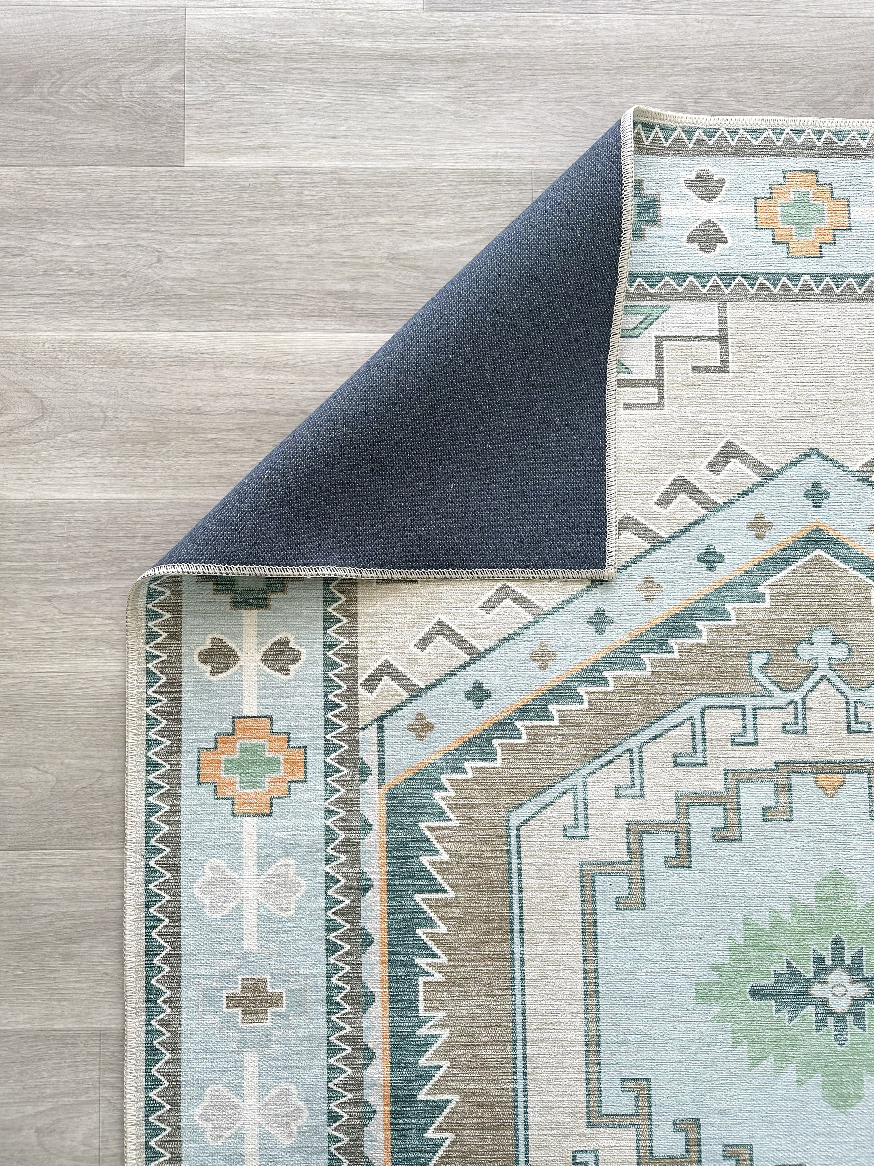 Geometrik Madalyon Desenli Açık Mavi Ve Su Yeşili Etnik Halı
