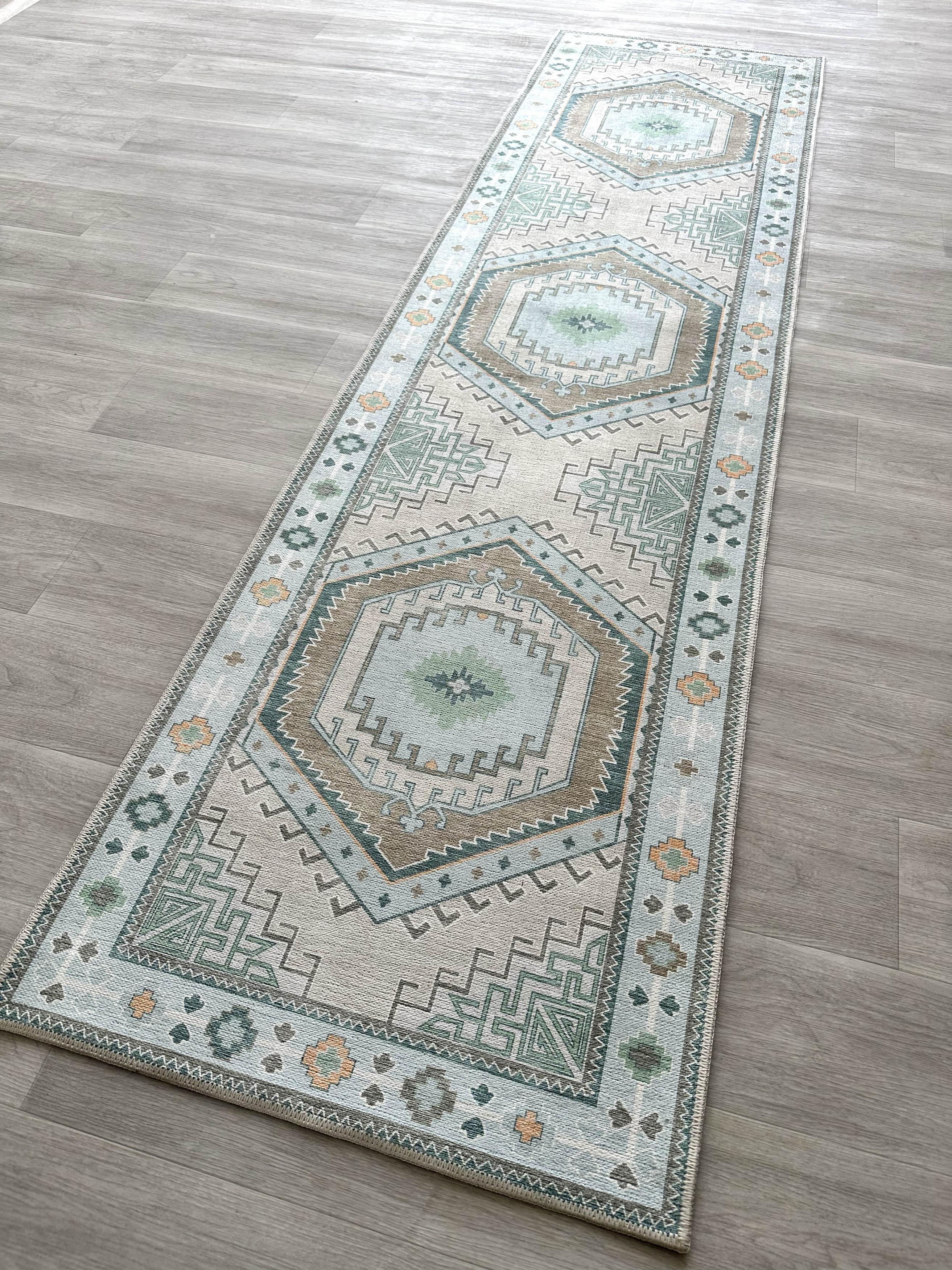 Geometrik Madalyon Desenli Açık Mavi Ve Su Yeşili Etnik Halı