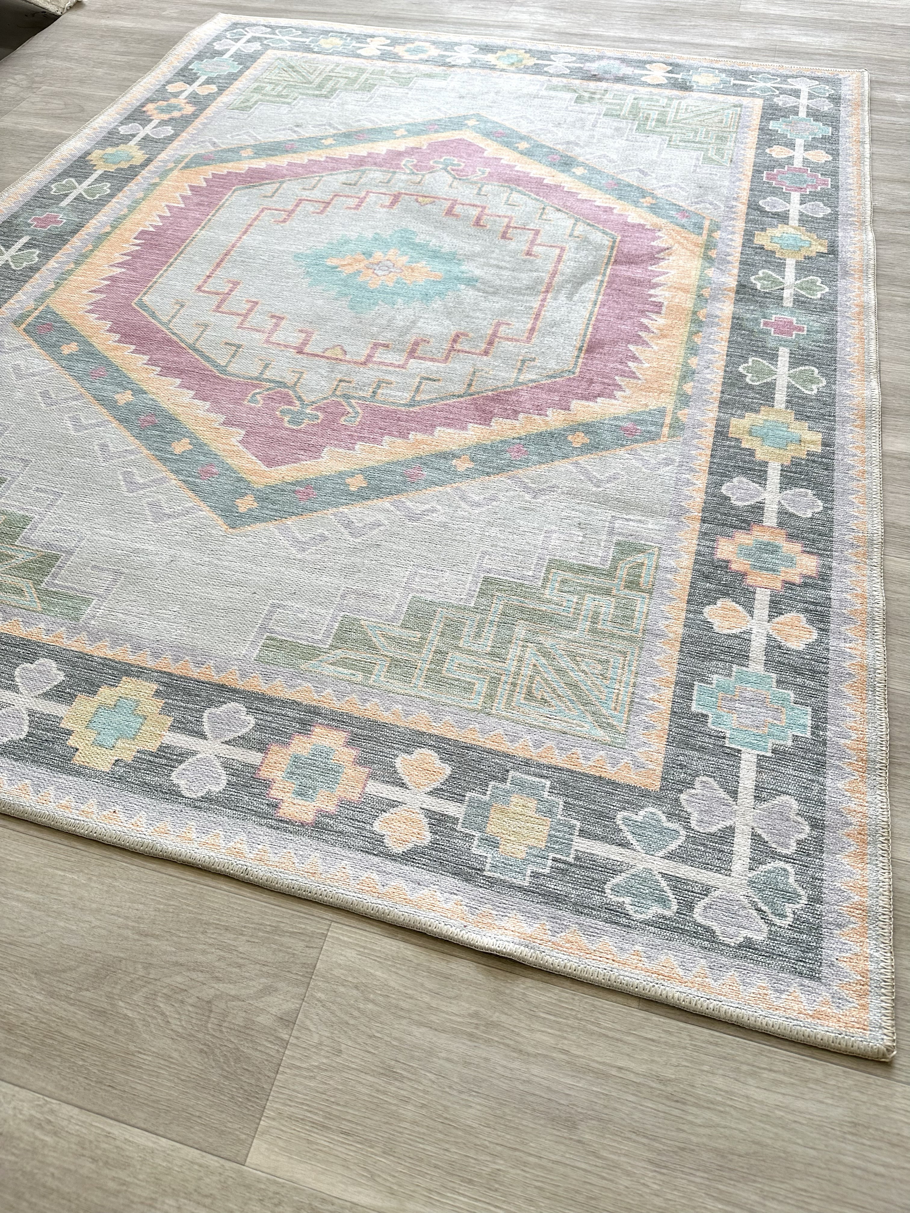 Geometrik Madalyon Desenli Pastel Tonlu Etnik Halı