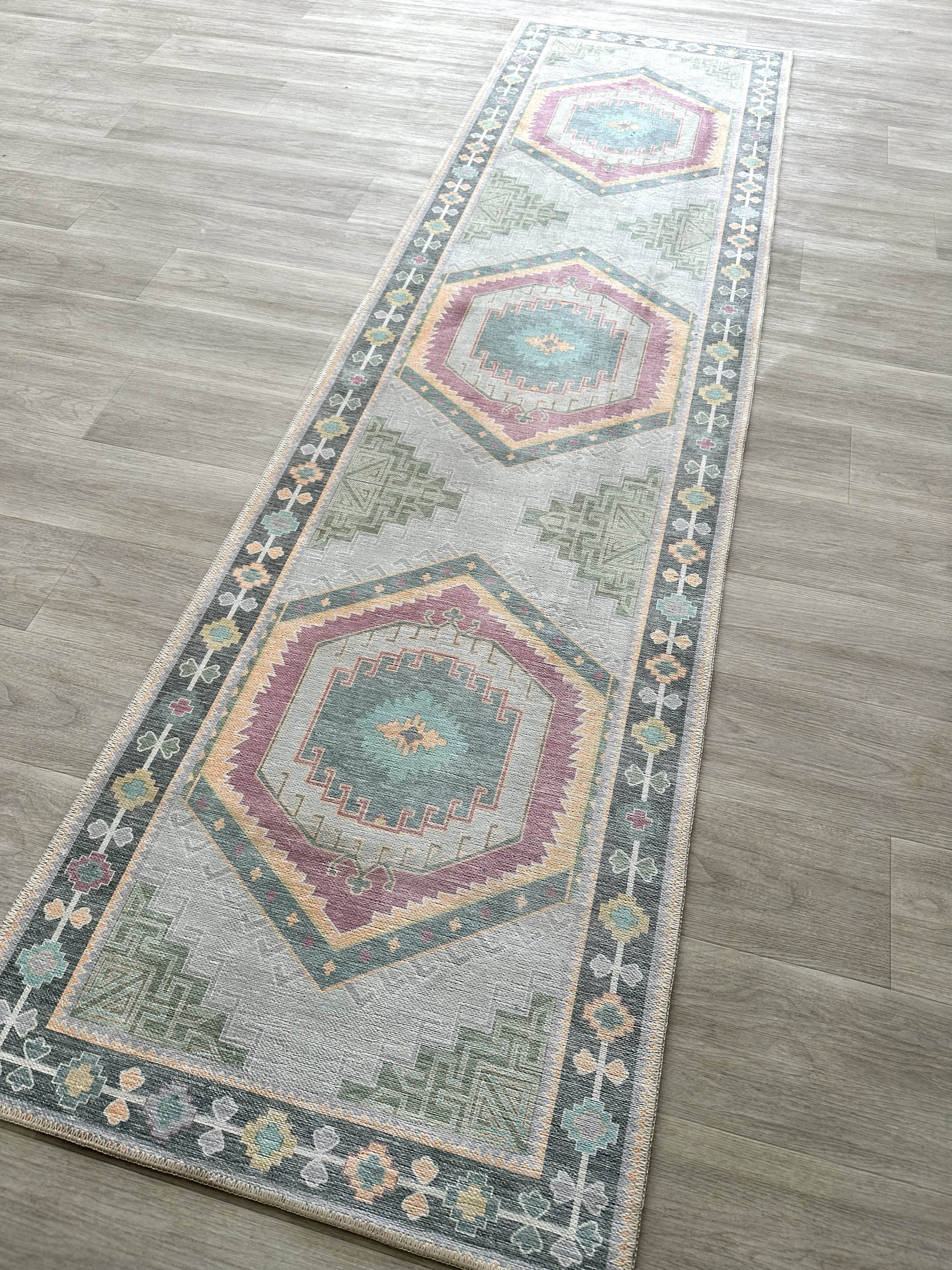 Geometrik Madalyon Desenli Pastel Tonlu Etnik Halı