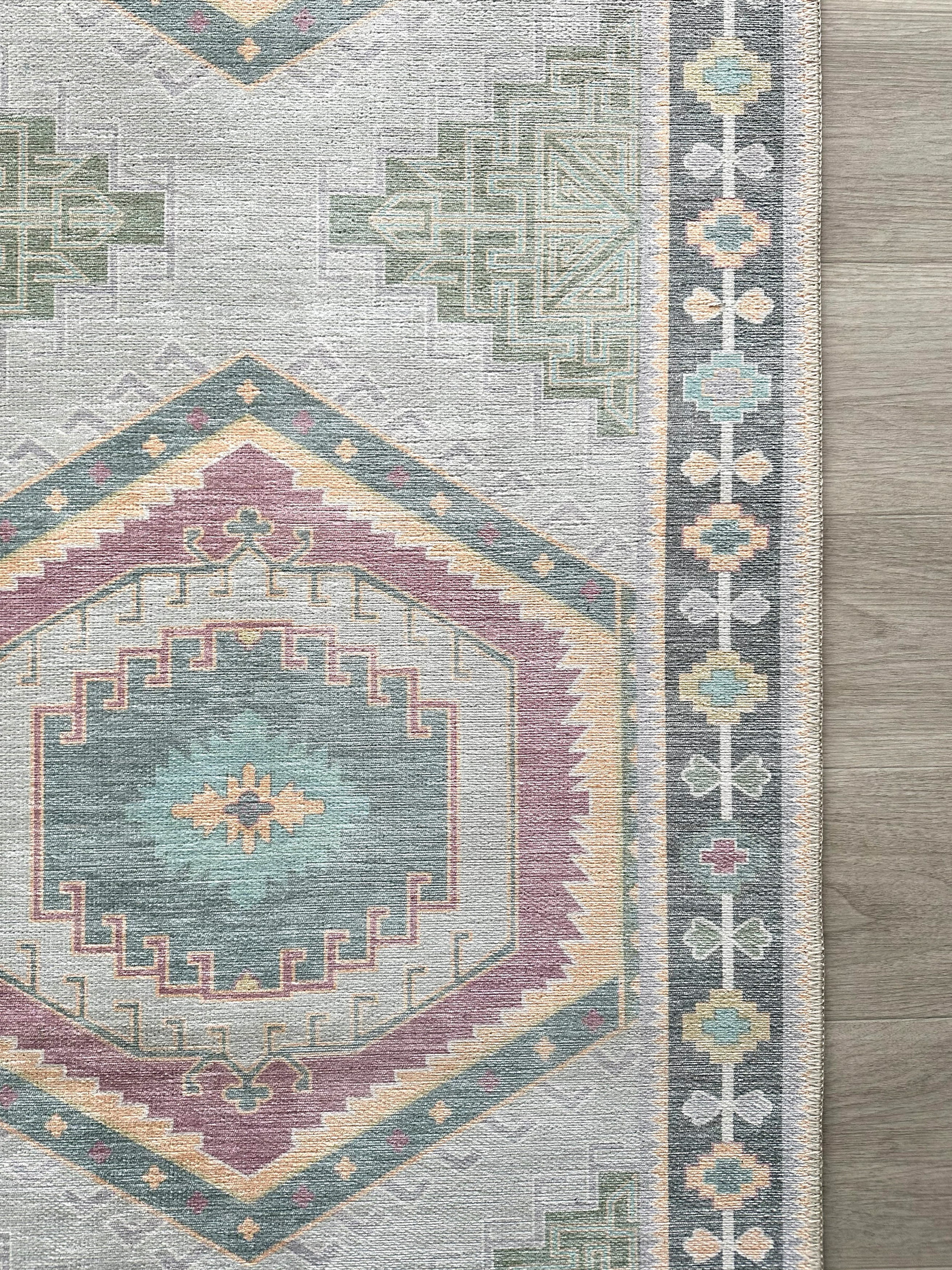 Geometrik Madalyon Desenli Pastel Tonlu Etnik Halı