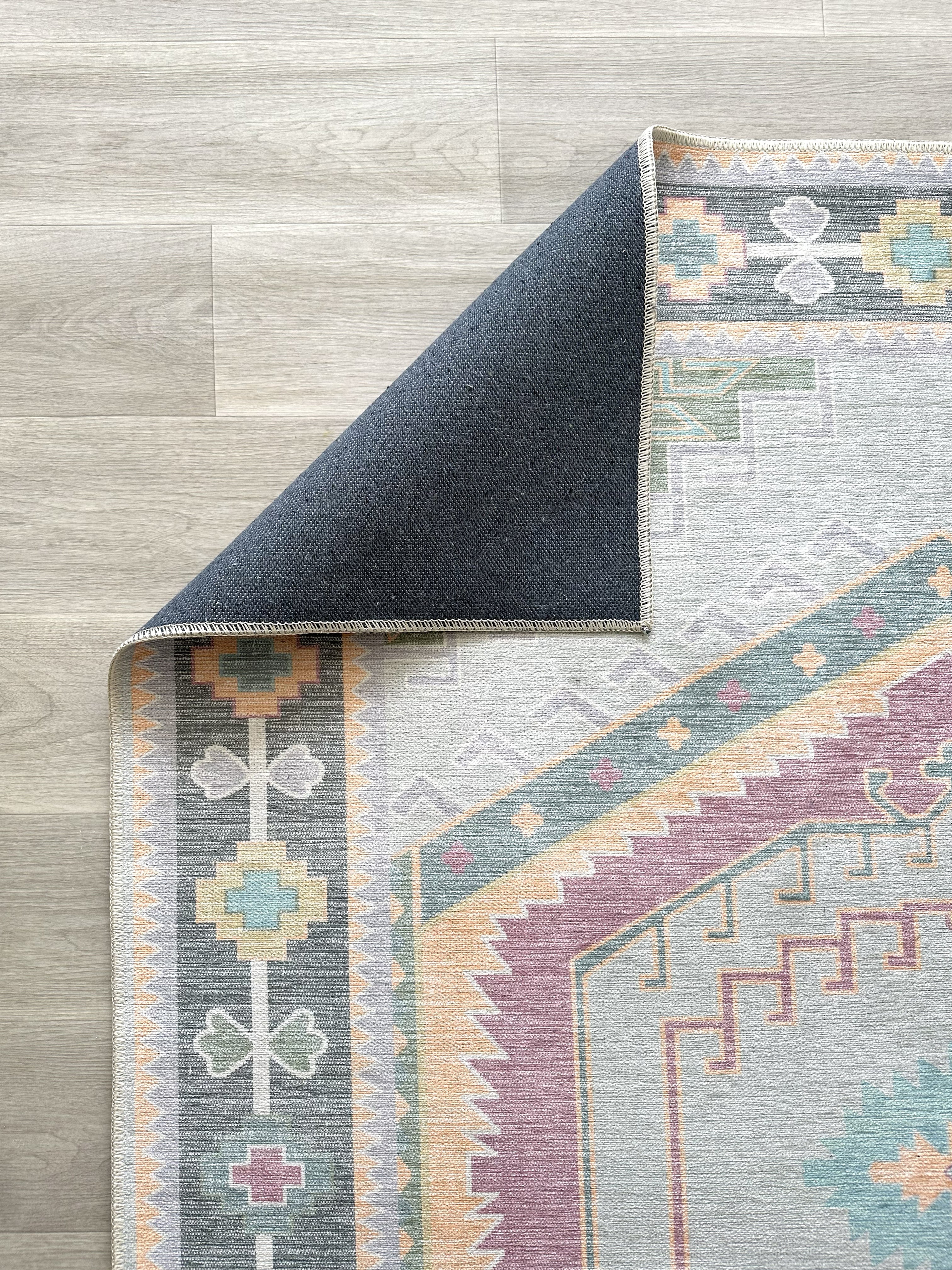 Geometrik Madalyon Desenli Pastel Tonlu Etnik Halı