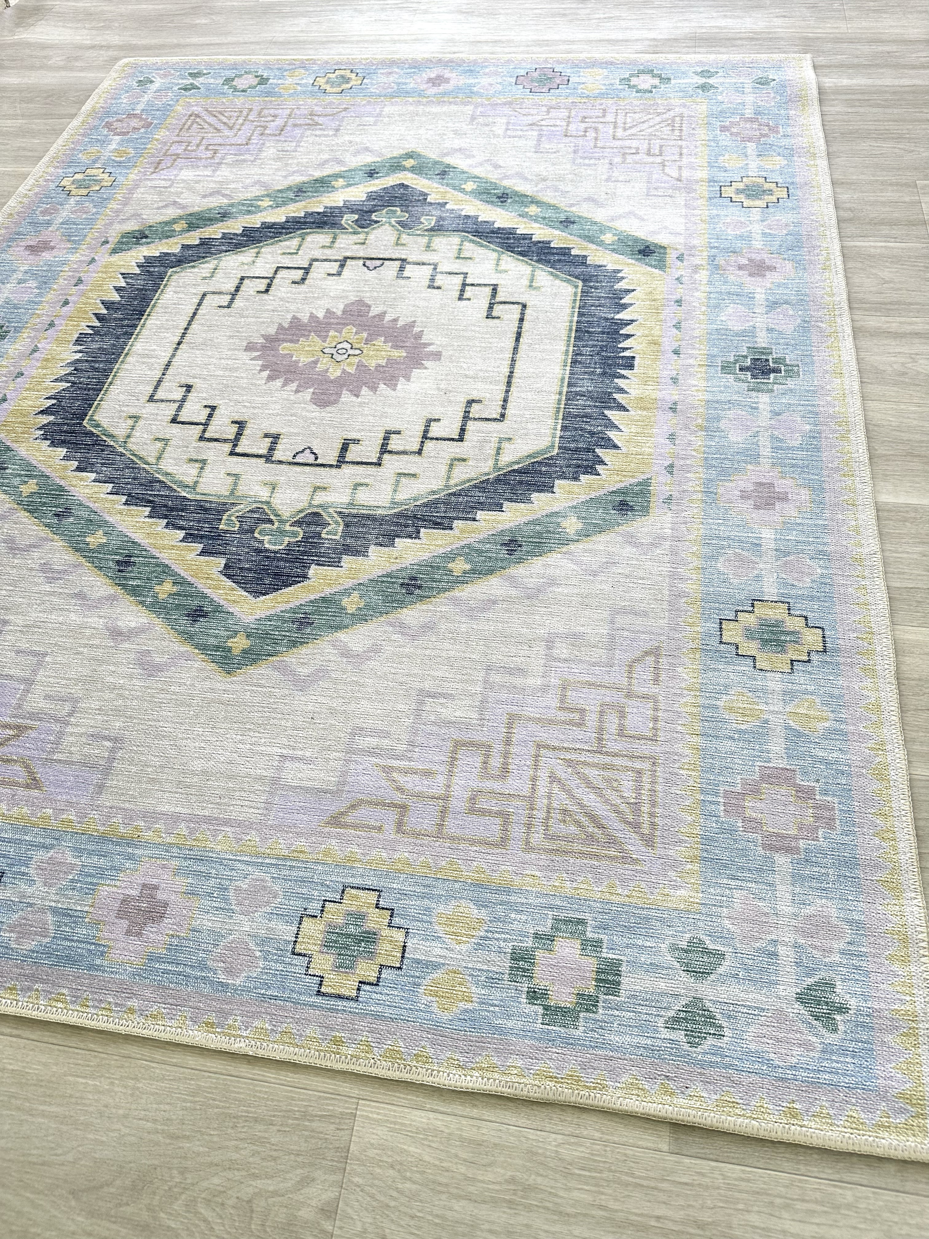 Geometrik Madalyon Desenli Krem Ve Açık Mavi Etnik Halı - AR865PB