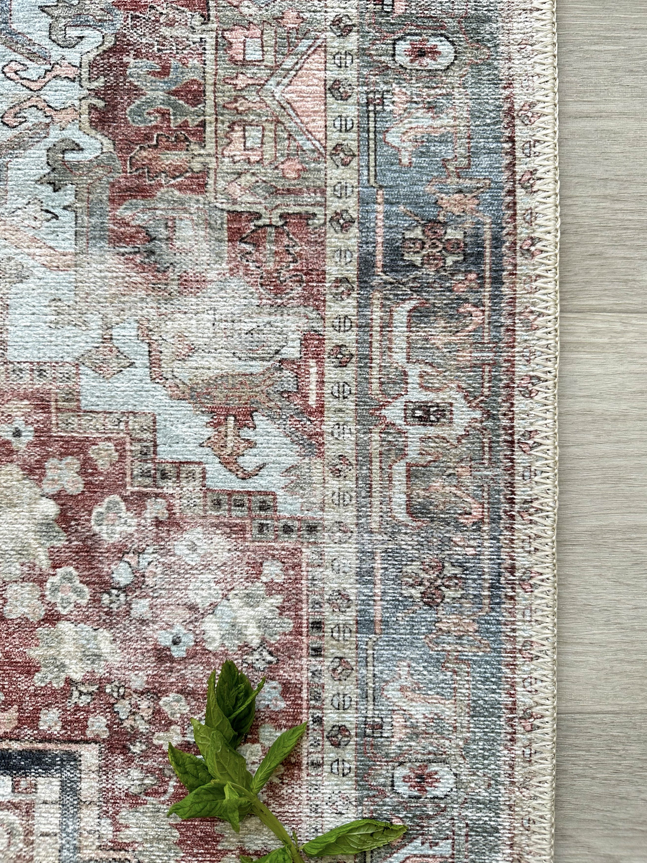 Eskitme Madalyon Desenli Bordo ve Mavi Vintage Halı