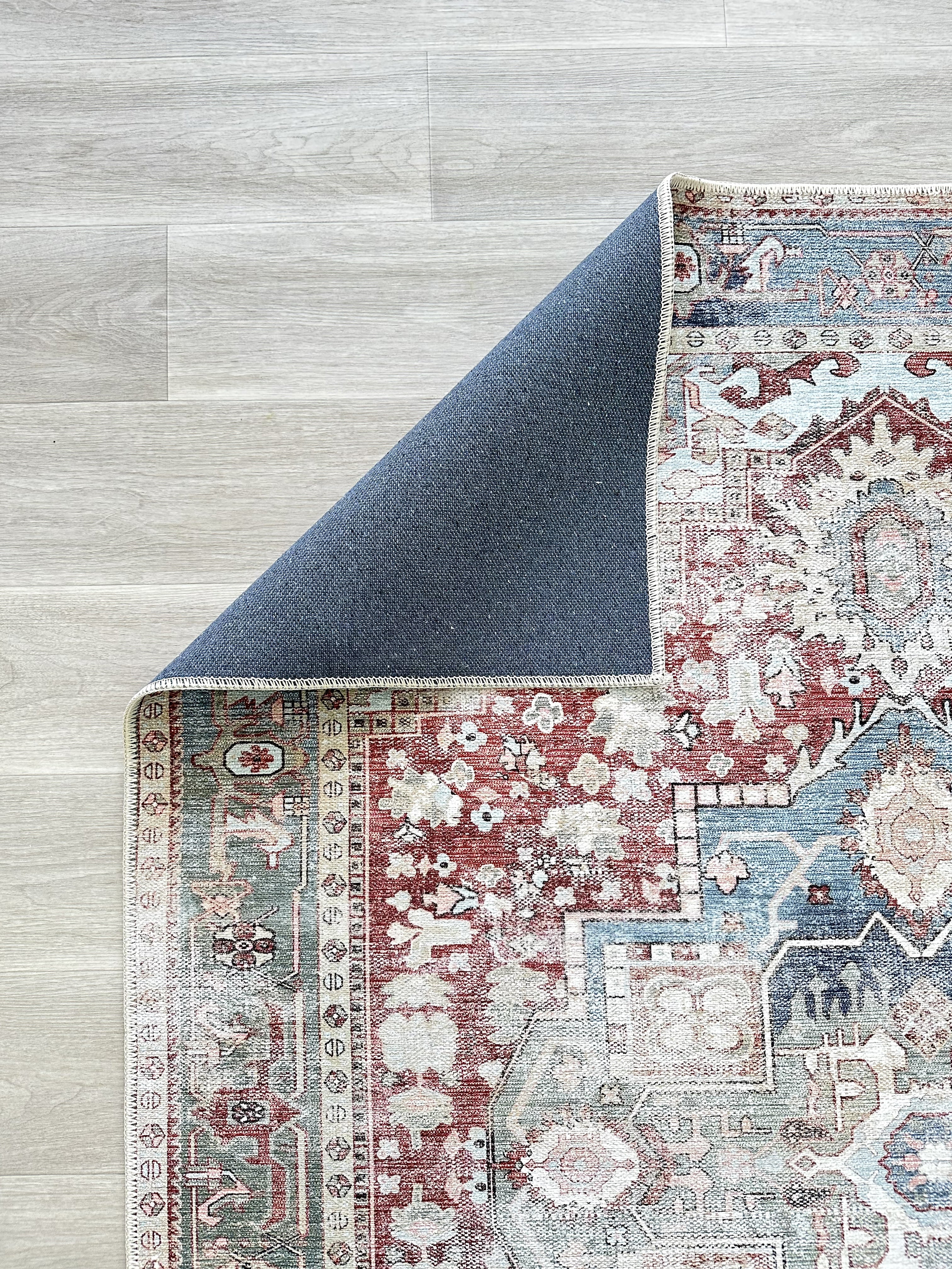 Eskitme Madalyon Desenli Bordo ve Mavi Vintage Halı