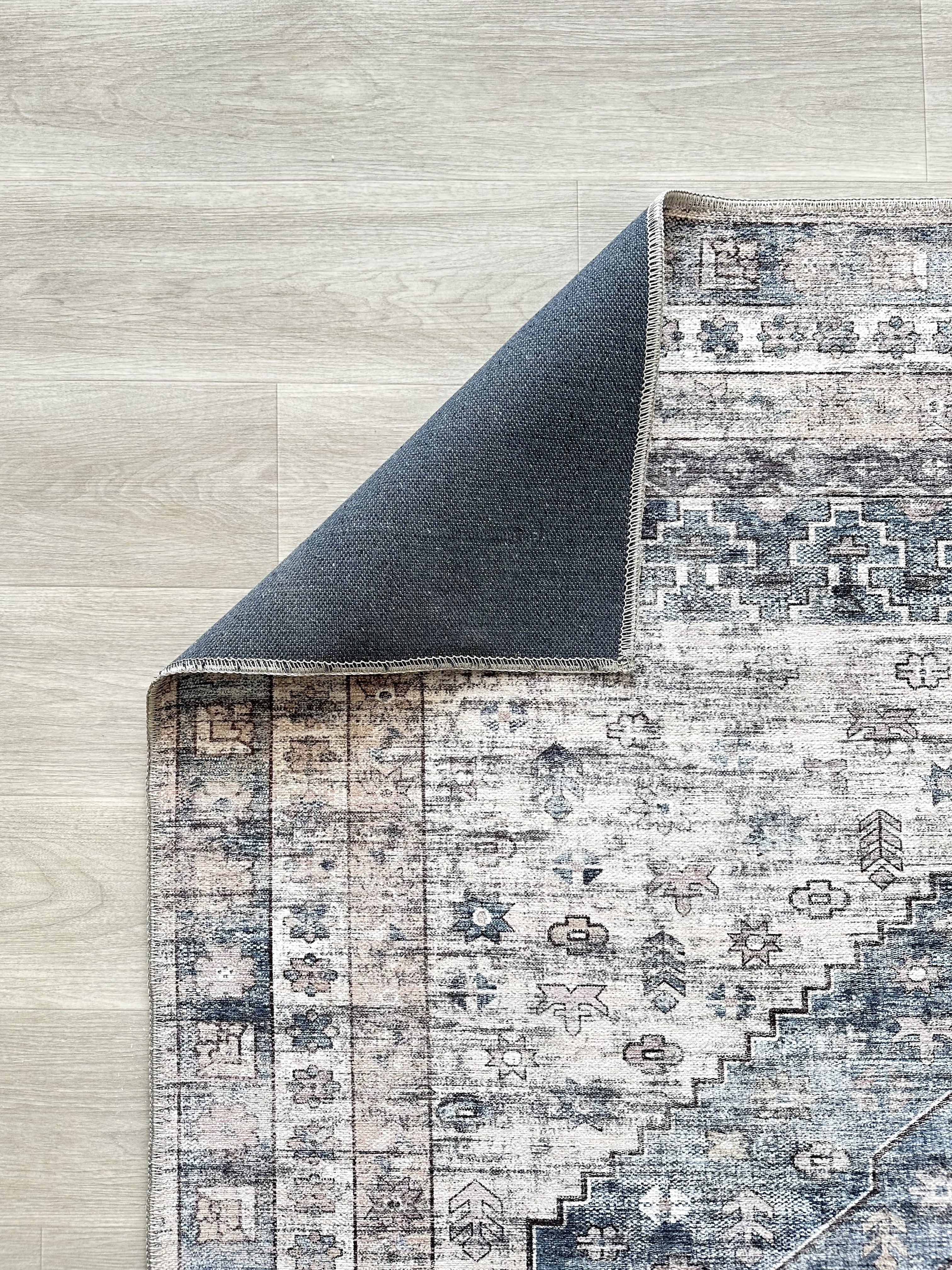 Uşak Blau-Roter Vintage-Kelim-Teppich