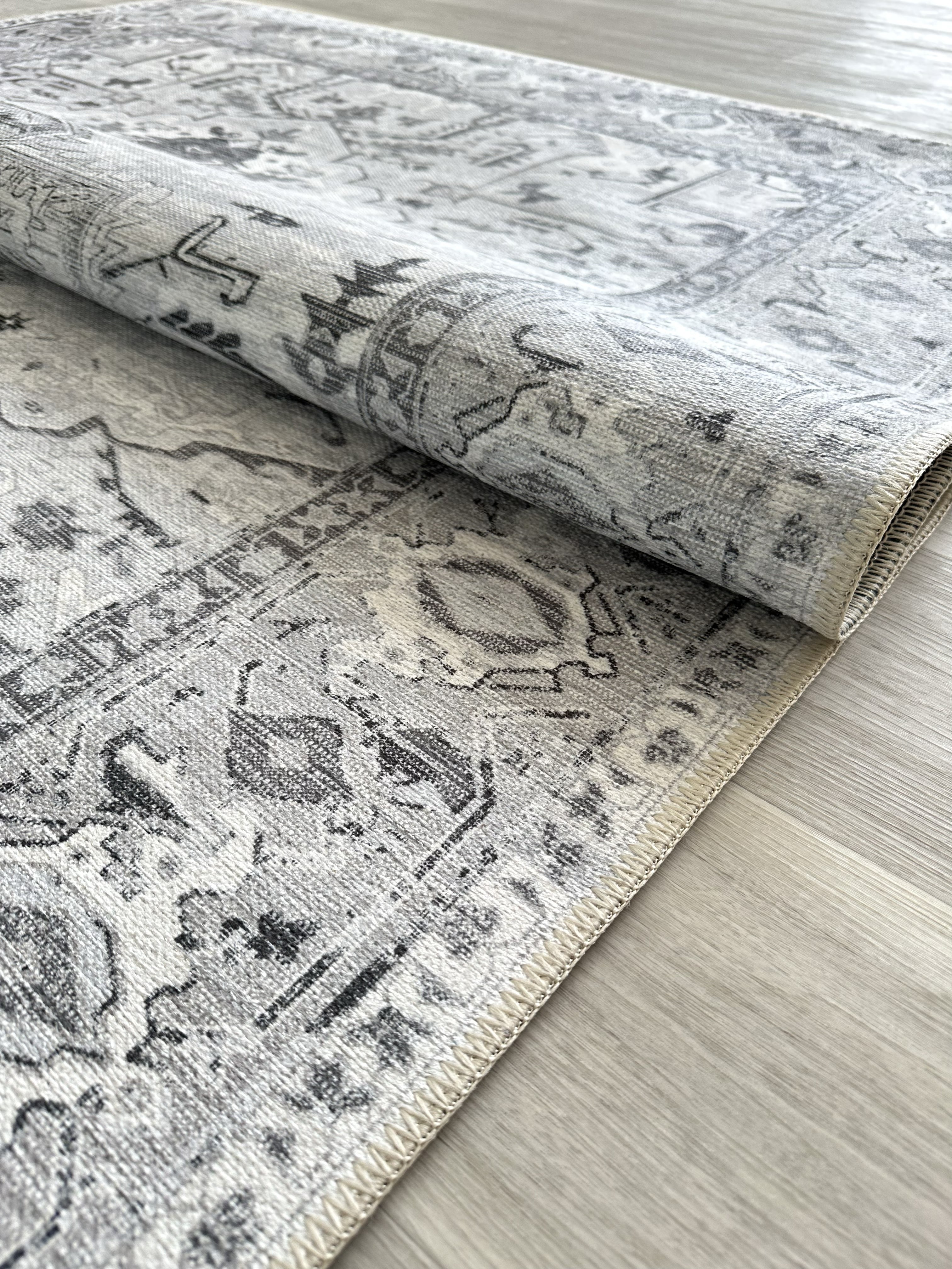 Eskitme Geometrik Madalyon Desenli Gümüş ve Gri Vintage Halı - AR861GG
