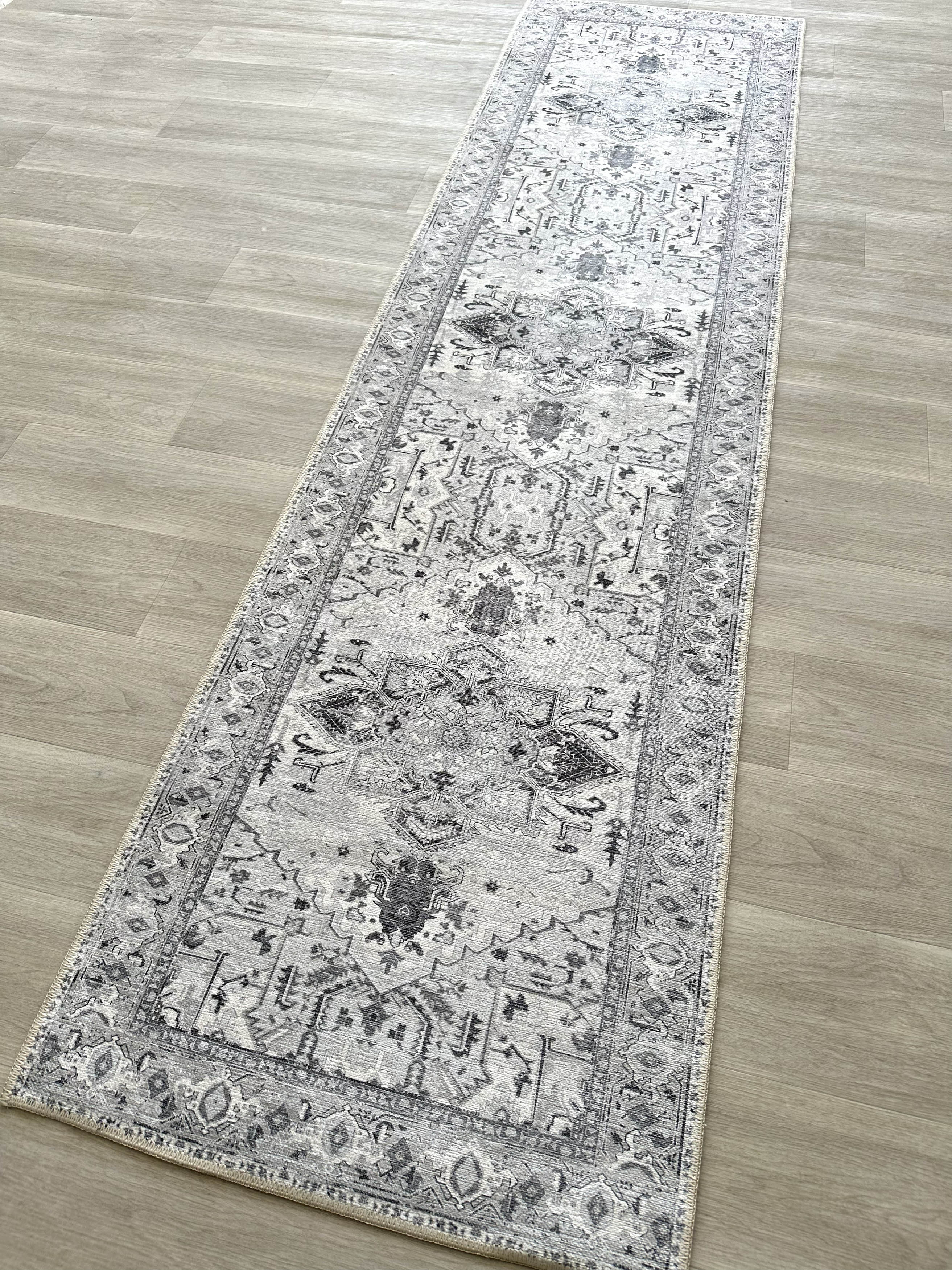 Eskitme Geometrik Madalyon Desenli Gümüş ve Gri Vintage Halı - AR861GG