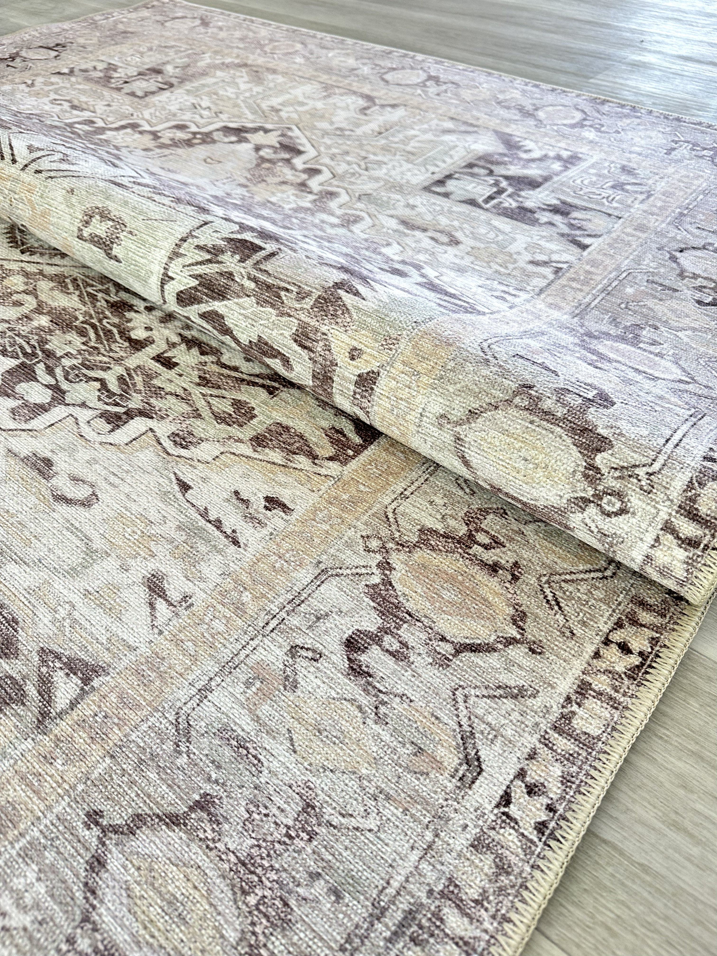 Eskitme Geometrik Madalyon Desenli Açık Gri ve Vizon Vintage Halı