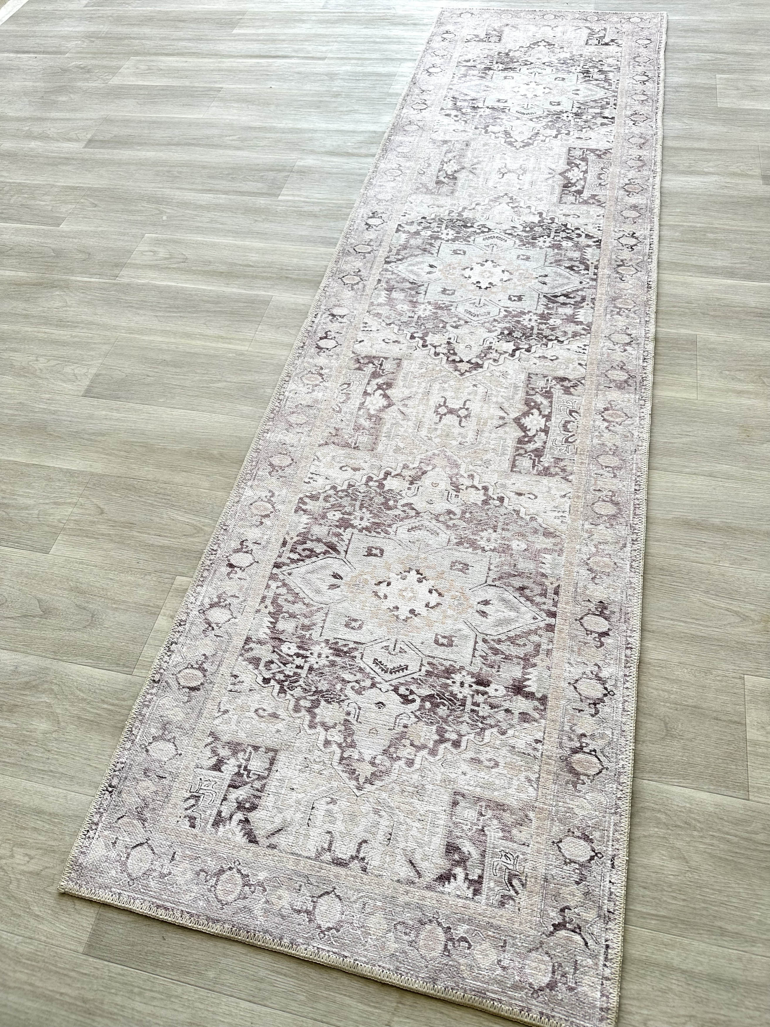 Eskitme Geometrik Madalyon Desenli Açık Gri ve Vizon Vintage Halı