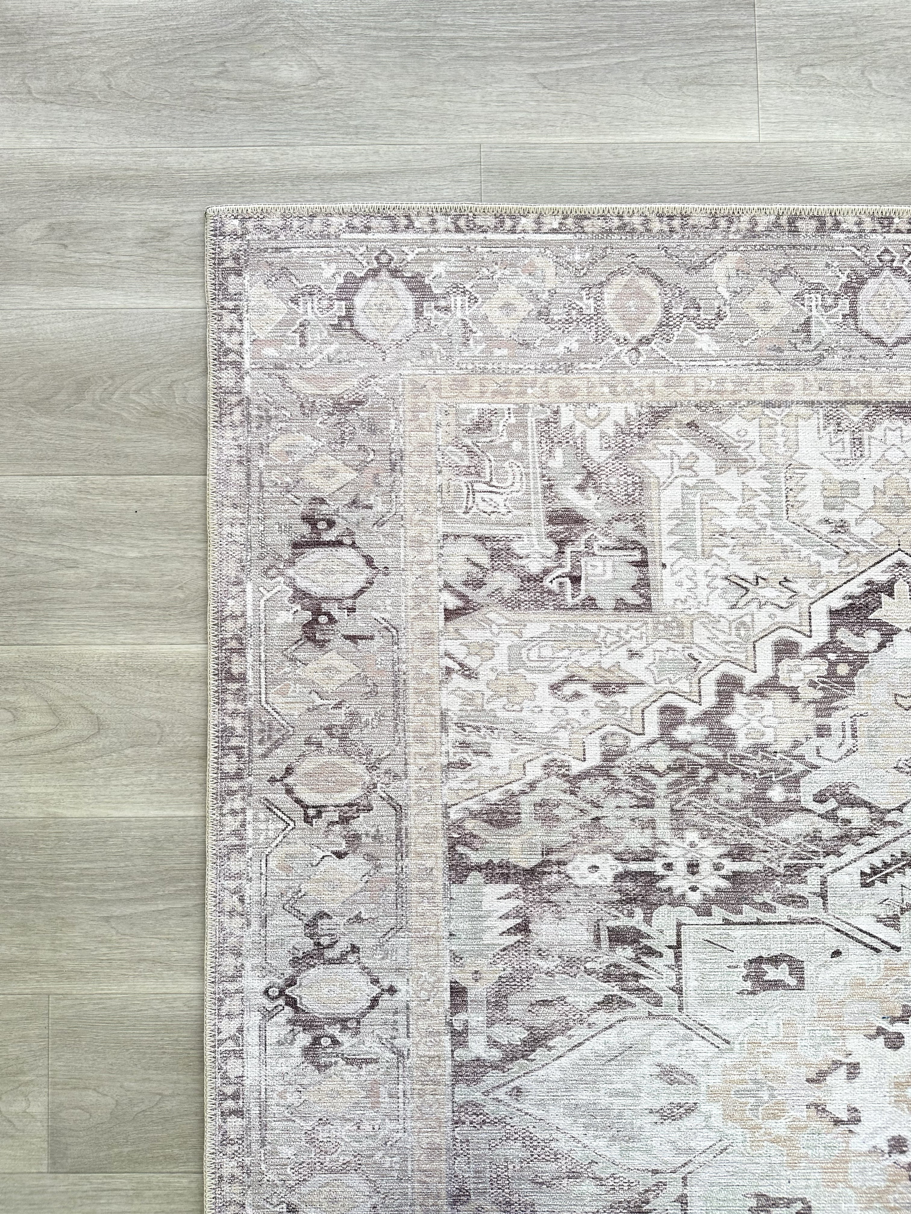 Eskitme Geometrik Madalyon Desenli Açık Gri ve Vizon Vintage Halı