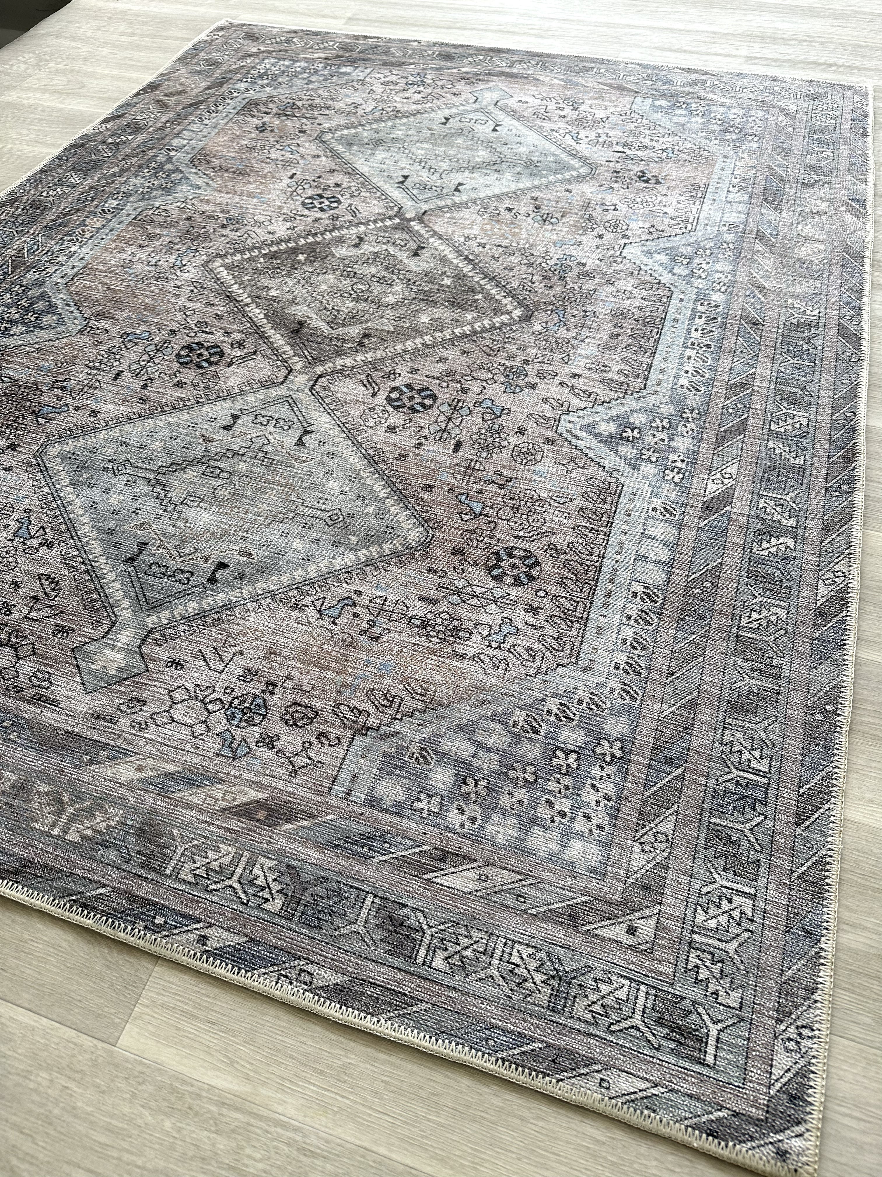 Eskitme Geometrik Madalyon Desenli Vizon Etnik Halı