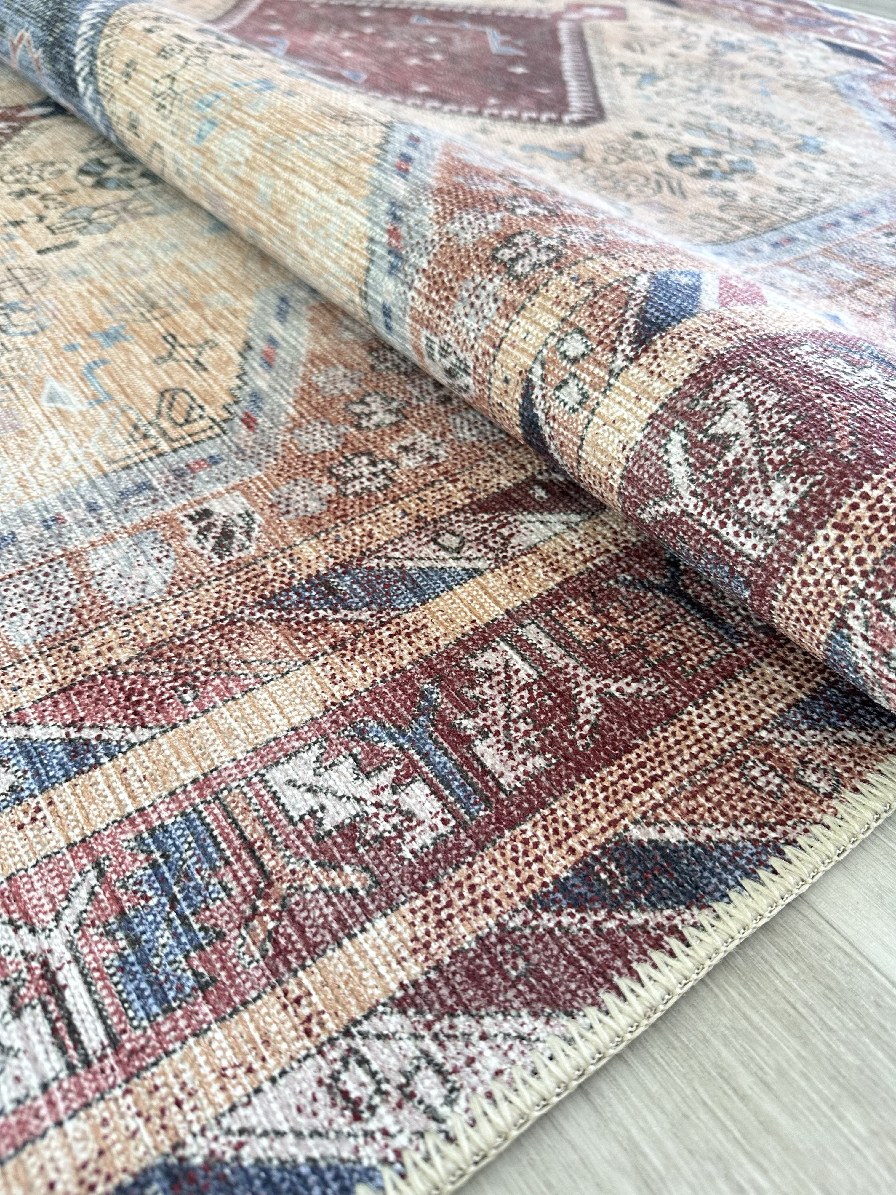 Uşak Blau-Roter Vintage-Kelim-Teppich