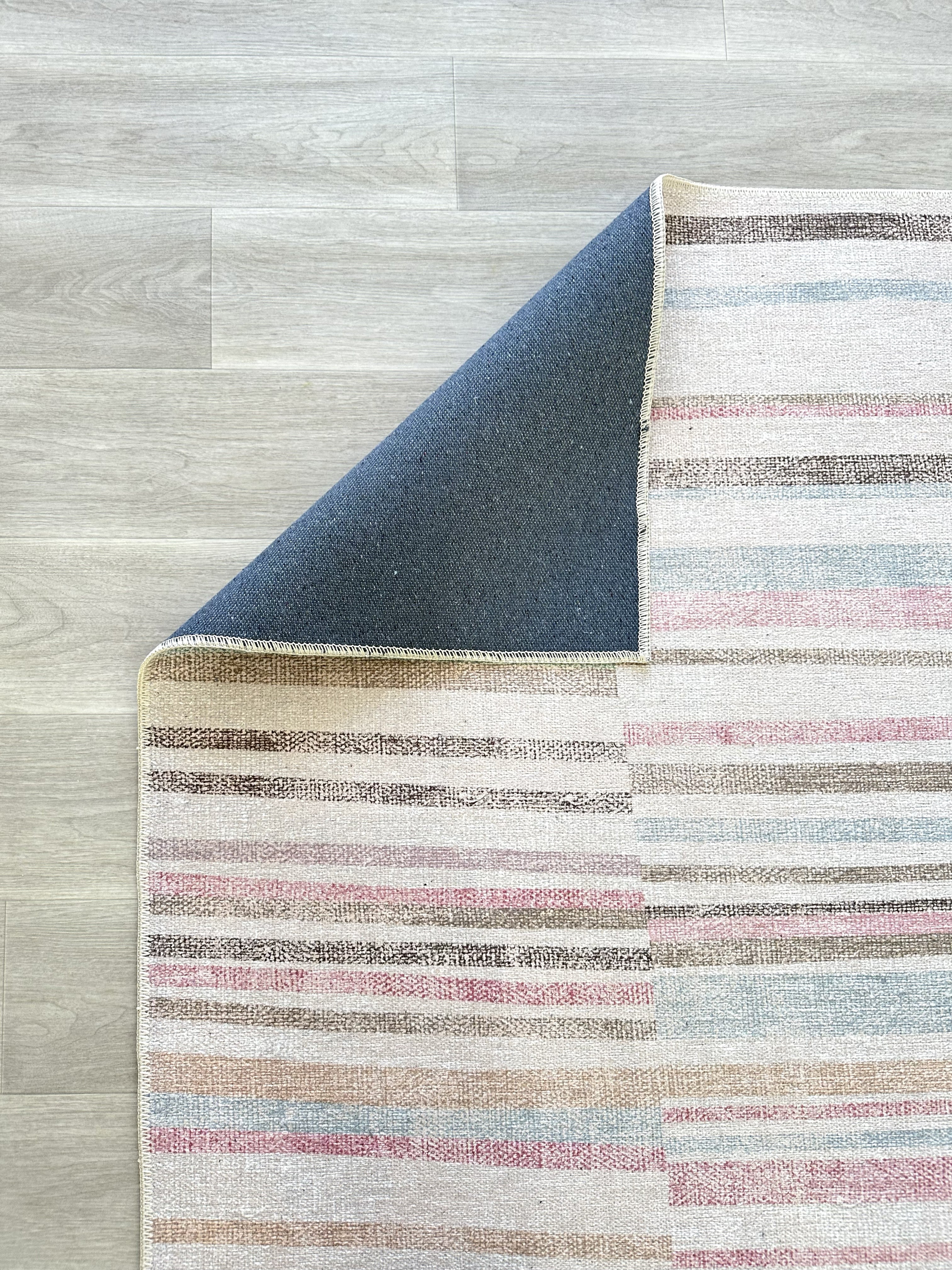 Modern Bloklu Çizgi Desenli Pastel ve Krem Minimalist Halı