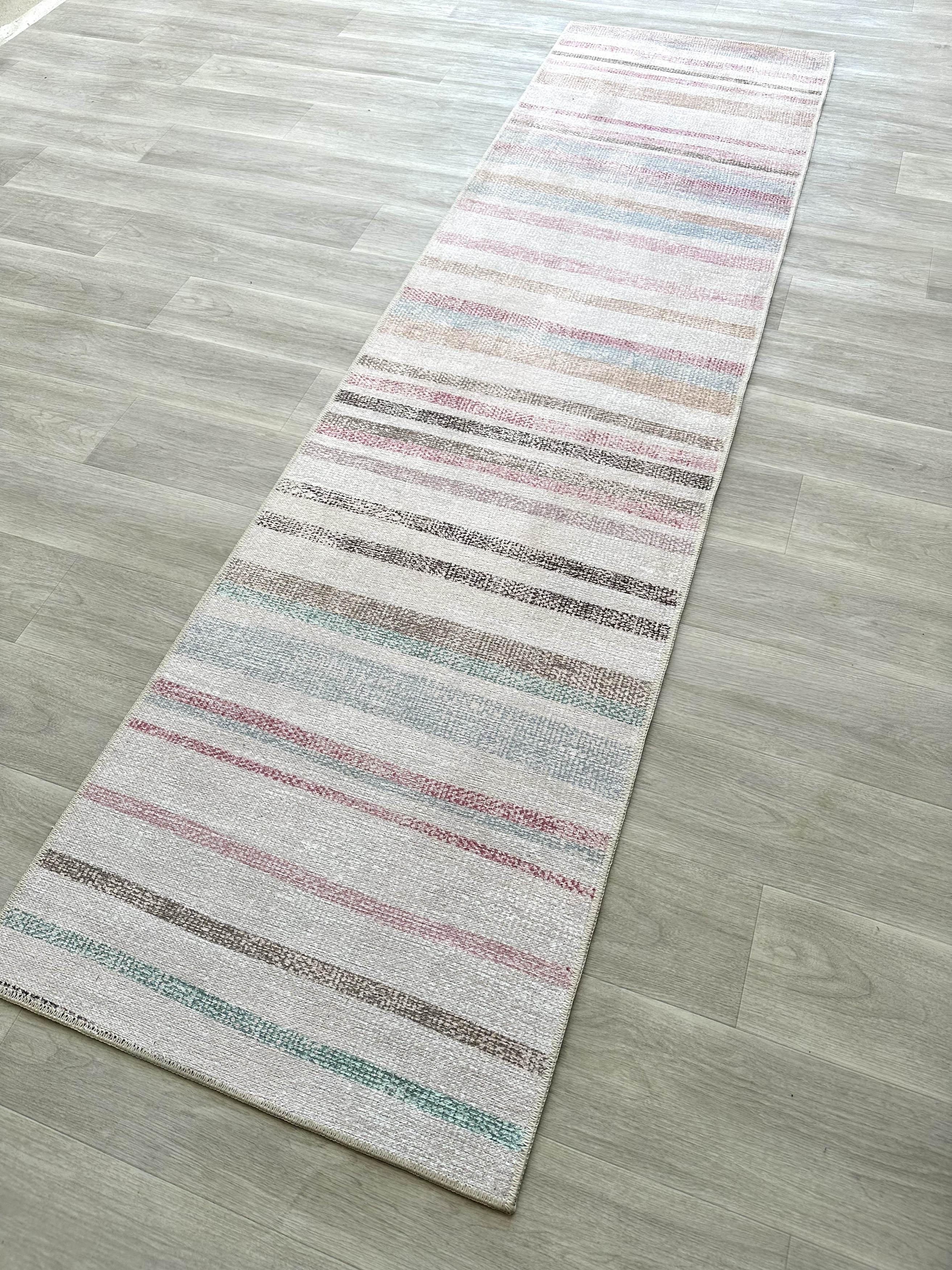 Modern Bloklu Çizgi Desenli Pastel ve Krem Minimalist Halı