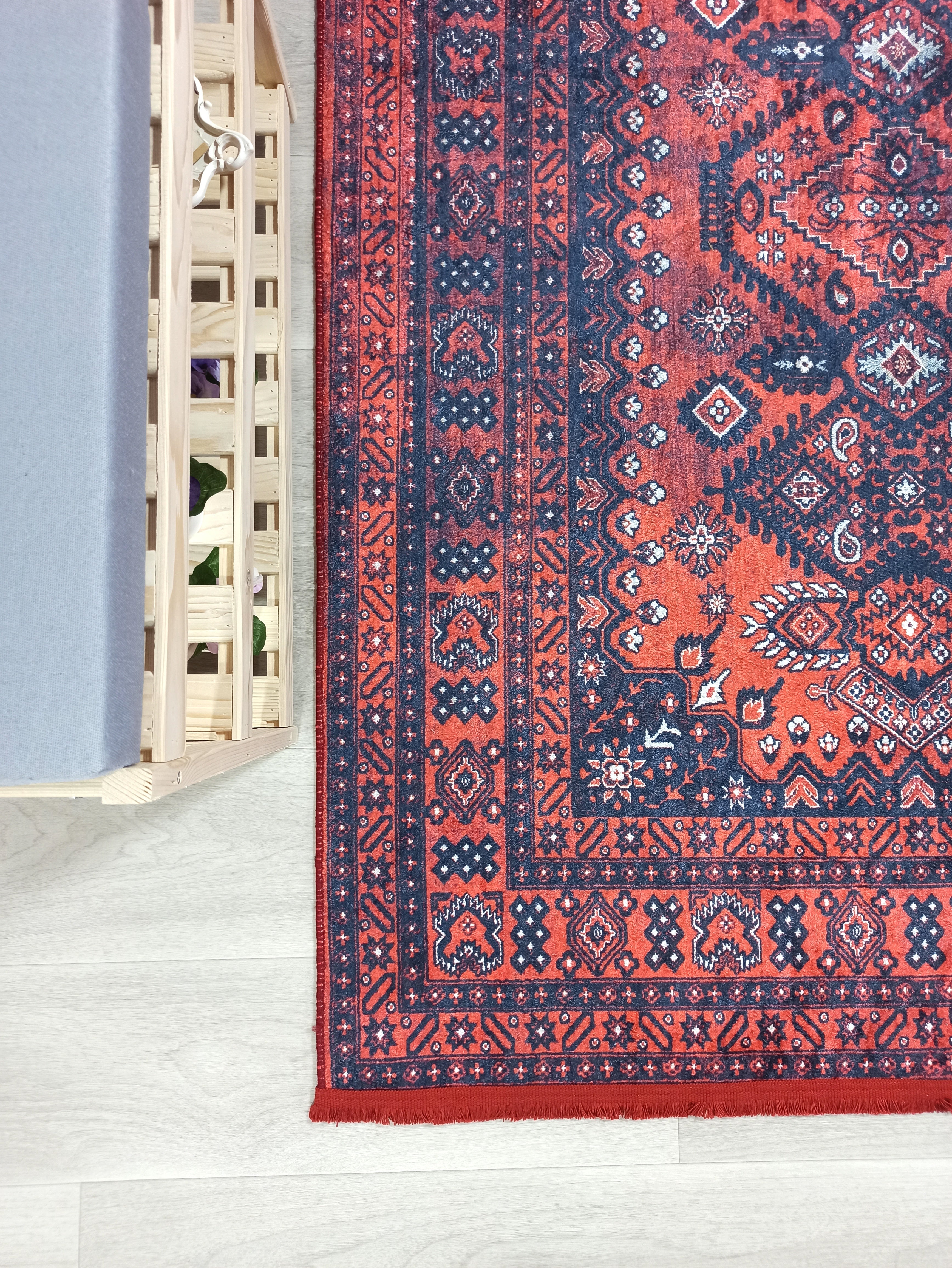 Uşak Medaillon Burgunderroter Teppich