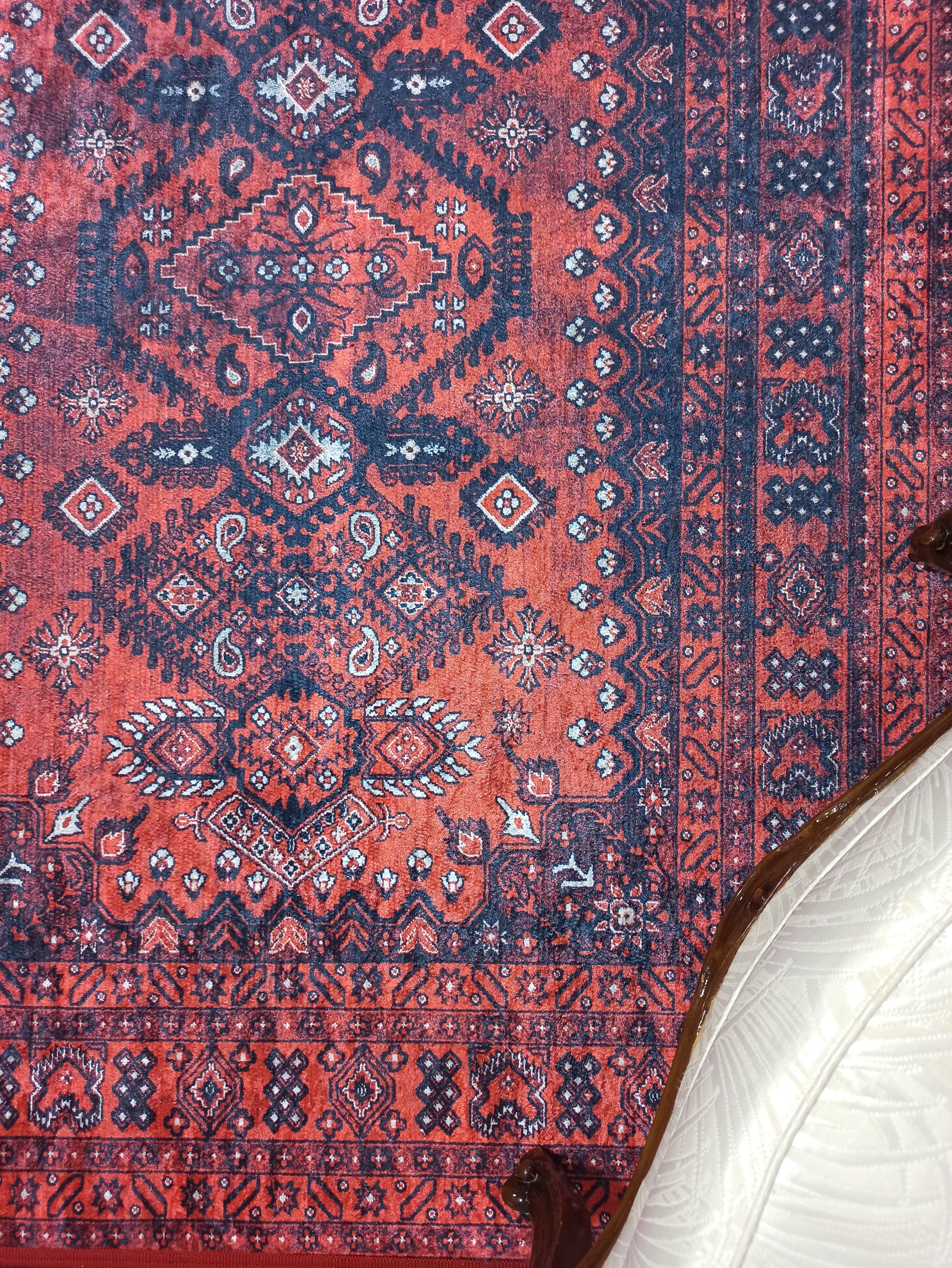 Uşak Medaillon Burgunderroter Teppich